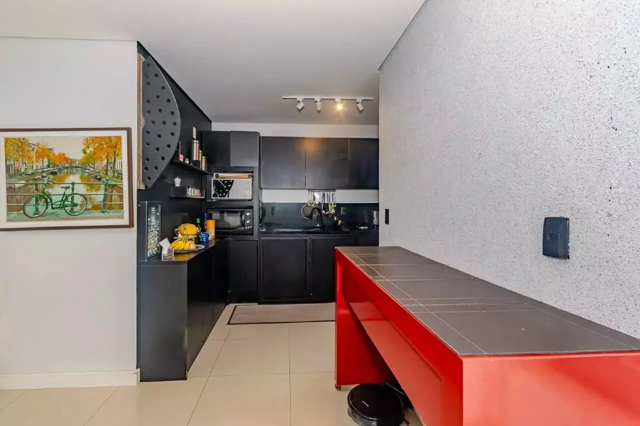 Apartamento com 2 dormitórios sendo 2 suítes e 2 vagas de garagem em Itajaí/SC