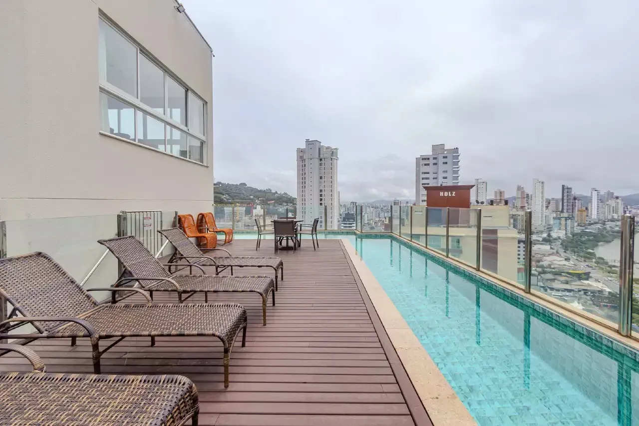 Apartamento com 2 dormitórios sendo 2 suítes e 2 vagas de garagem em Itajaí/SC