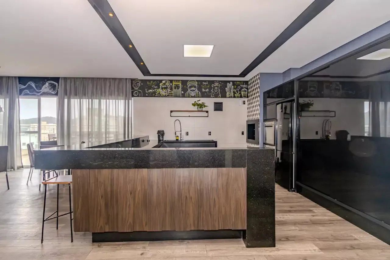 Apartamento com 2 dormitórios sendo 2 suítes e 2 vagas de garagem em Itajaí/SC