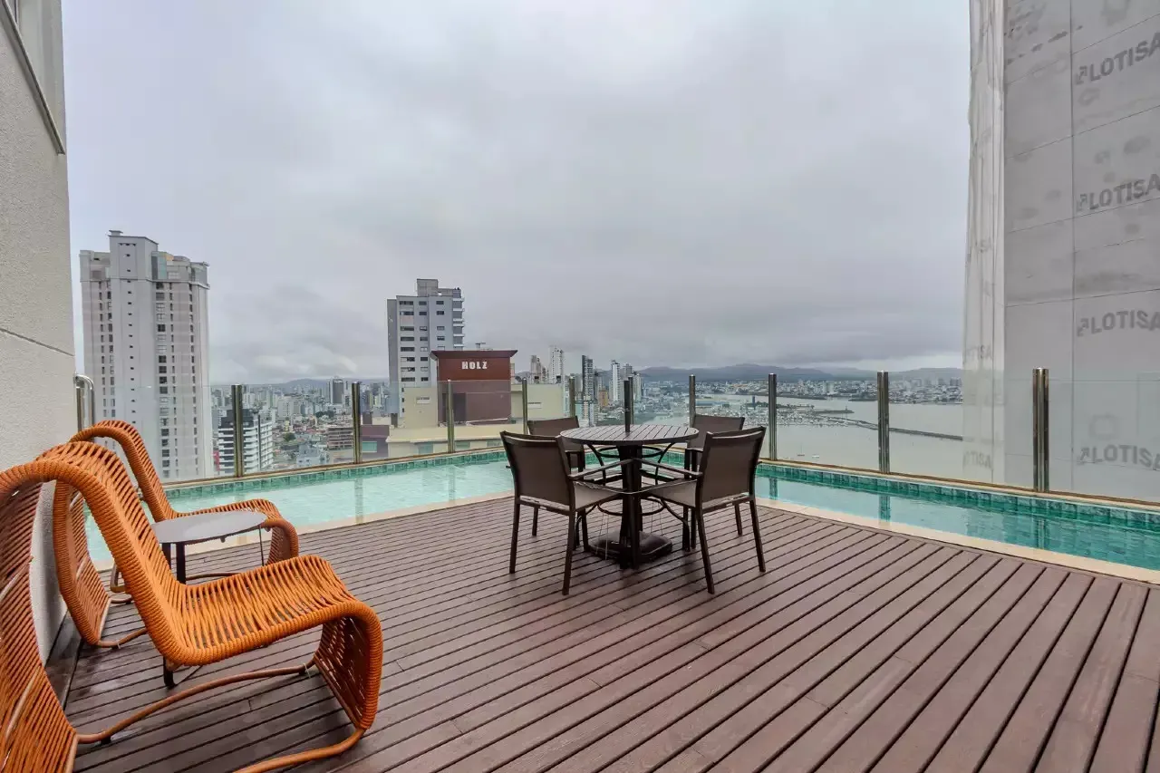 Apartamento com 2 dormitórios sendo 2 suítes e 2 vagas de garagem em Itajaí/SC