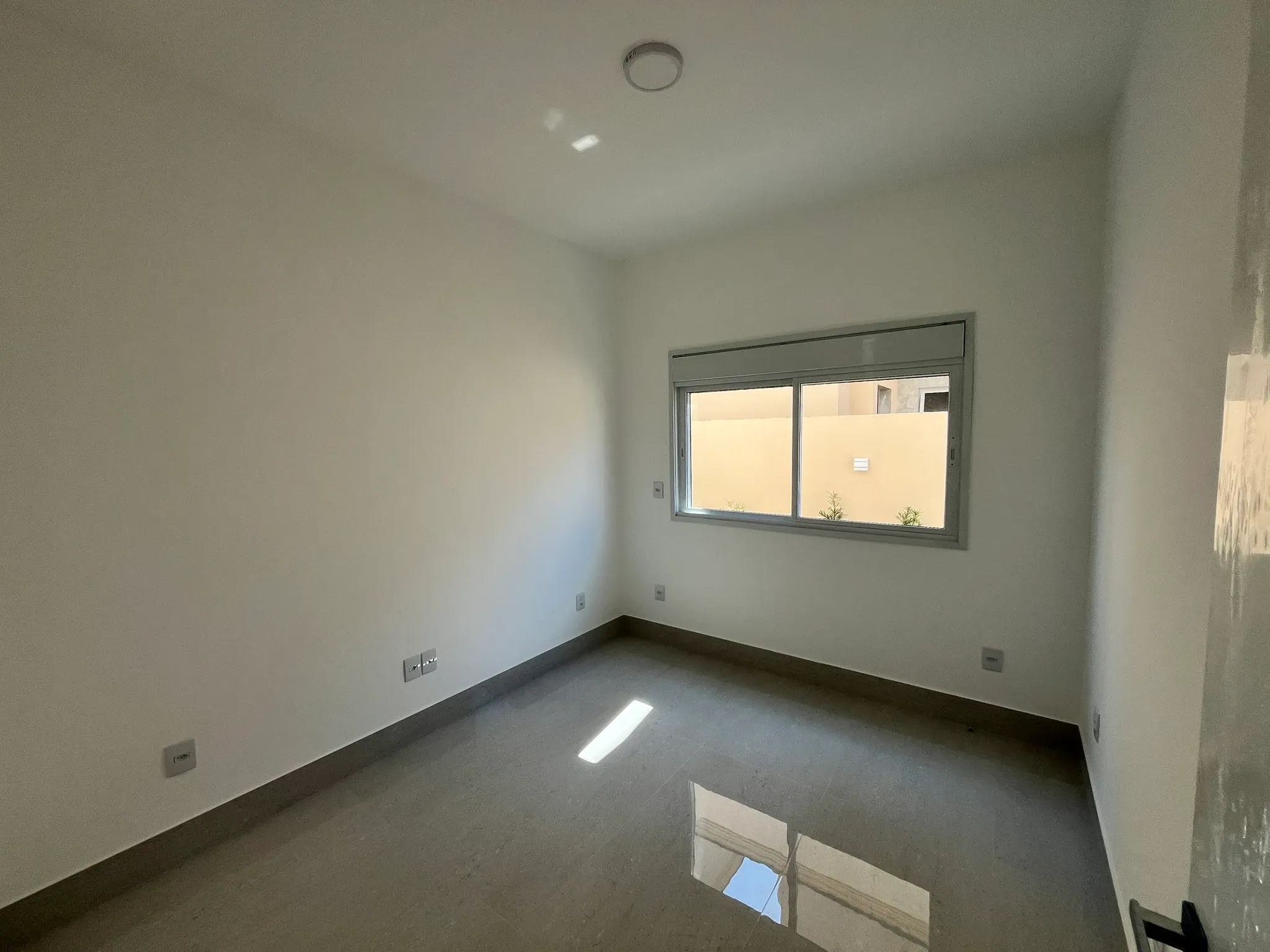 Casa com 2 dormitórios sendo 2 suítes e 1 vaga de garagem em Gov Celso Ramos/SC