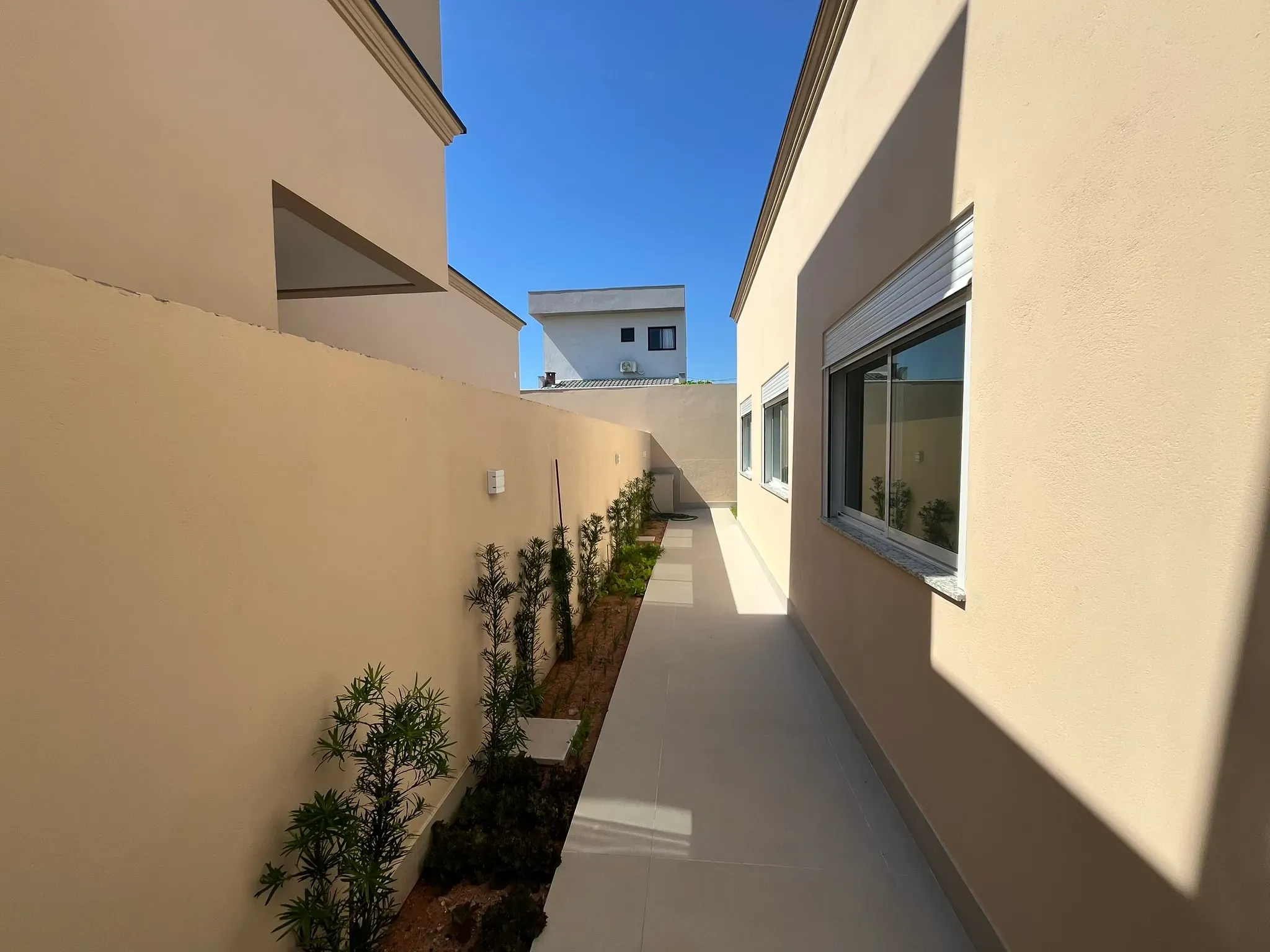 Casa com 2 dormitórios sendo 2 suítes e 1 vaga de garagem em Gov Celso Ramos/SC