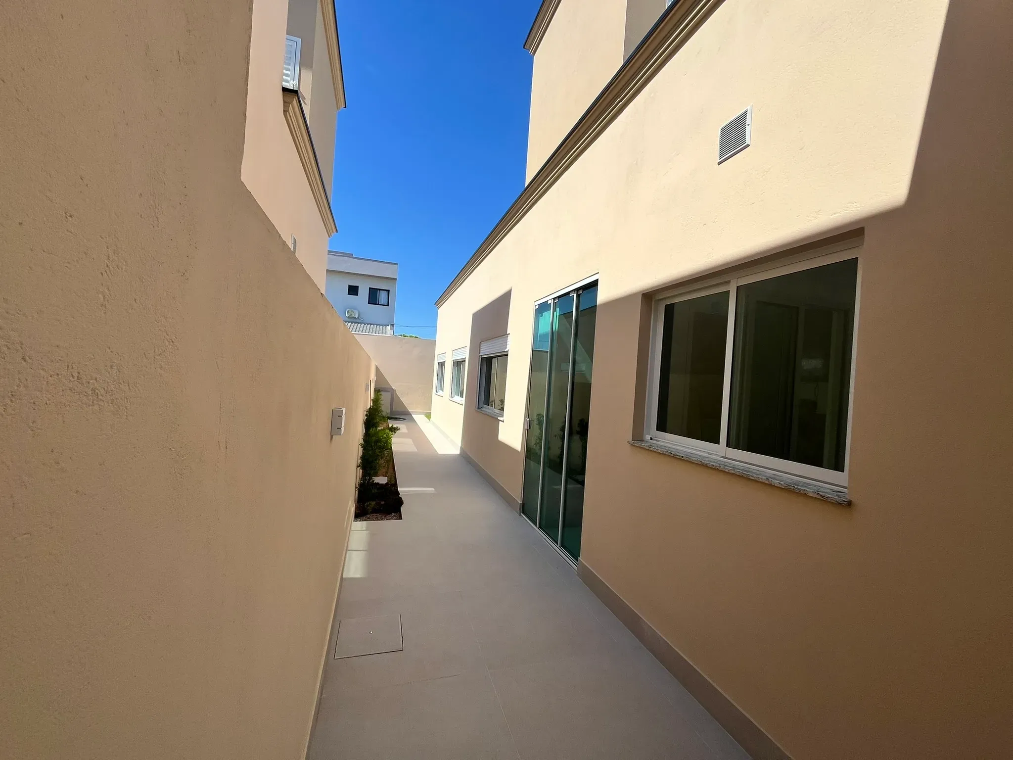 Casa com 2 dormitórios sendo 2 suítes e 1 vaga de garagem em Gov Celso Ramos/SC