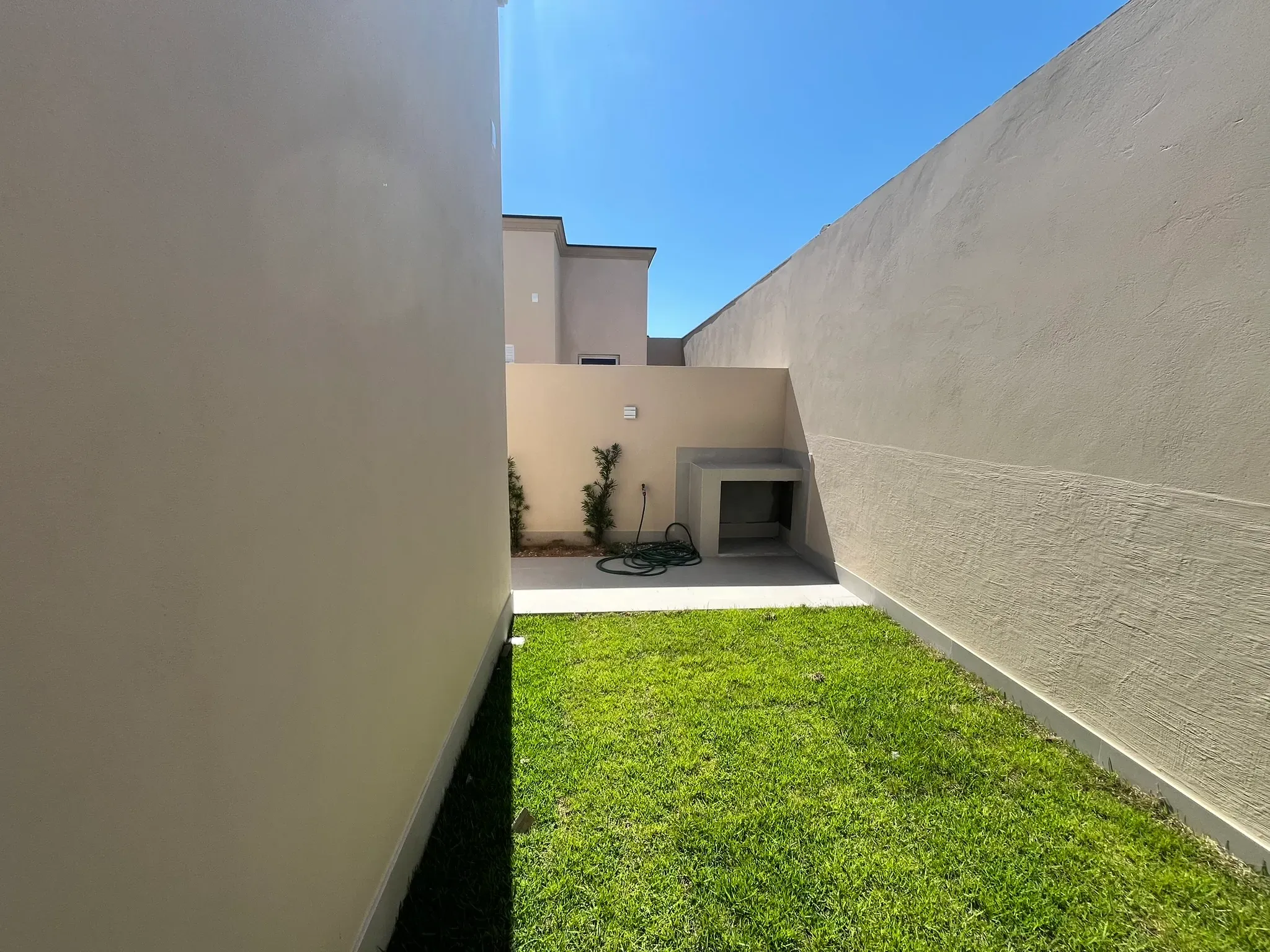 Casa com 2 dormitórios sendo 2 suítes e 1 vaga de garagem em Gov Celso Ramos/SC