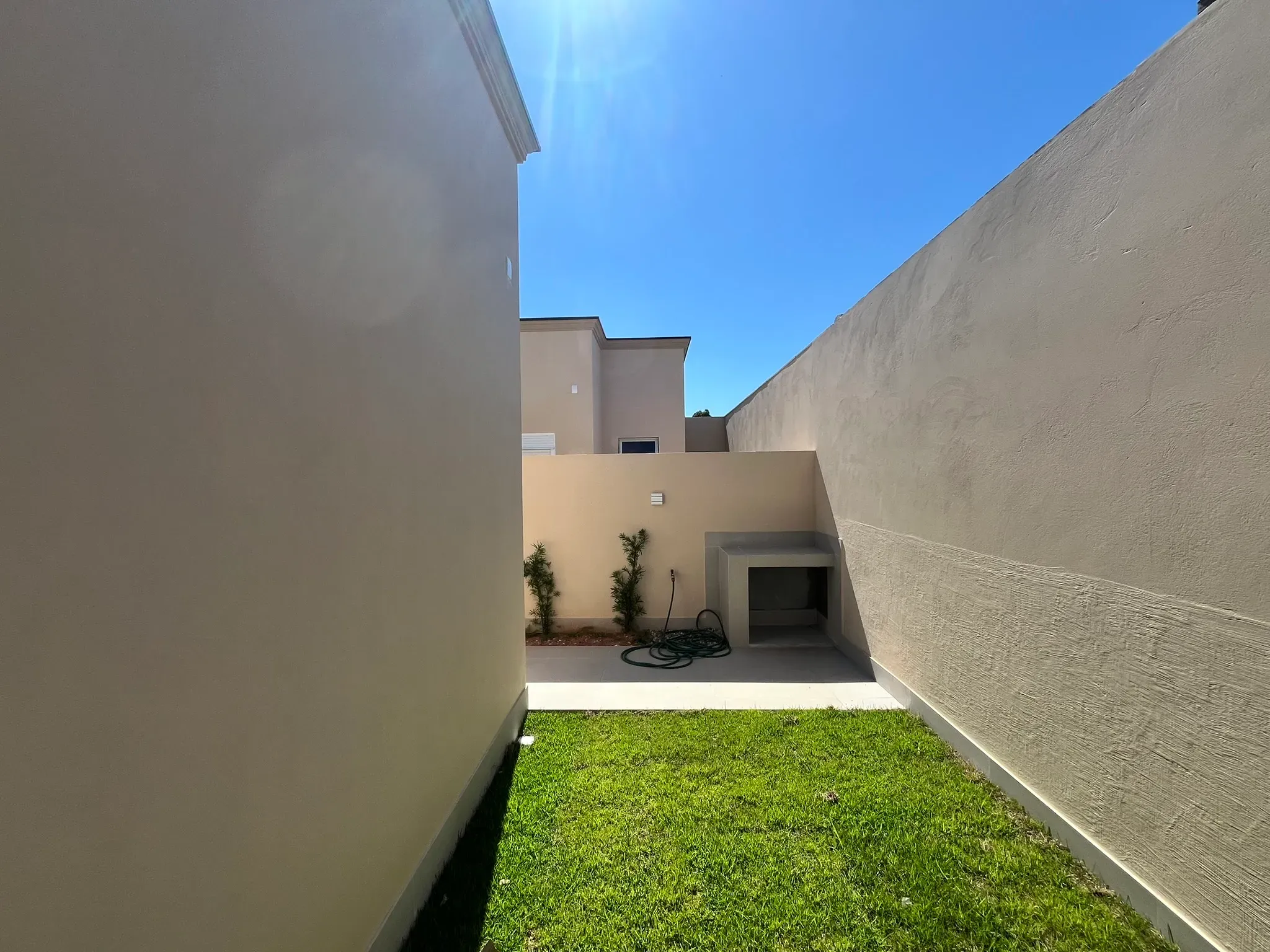 Casa com 2 dormitórios sendo 2 suítes e 1 vaga de garagem em Gov Celso Ramos/SC