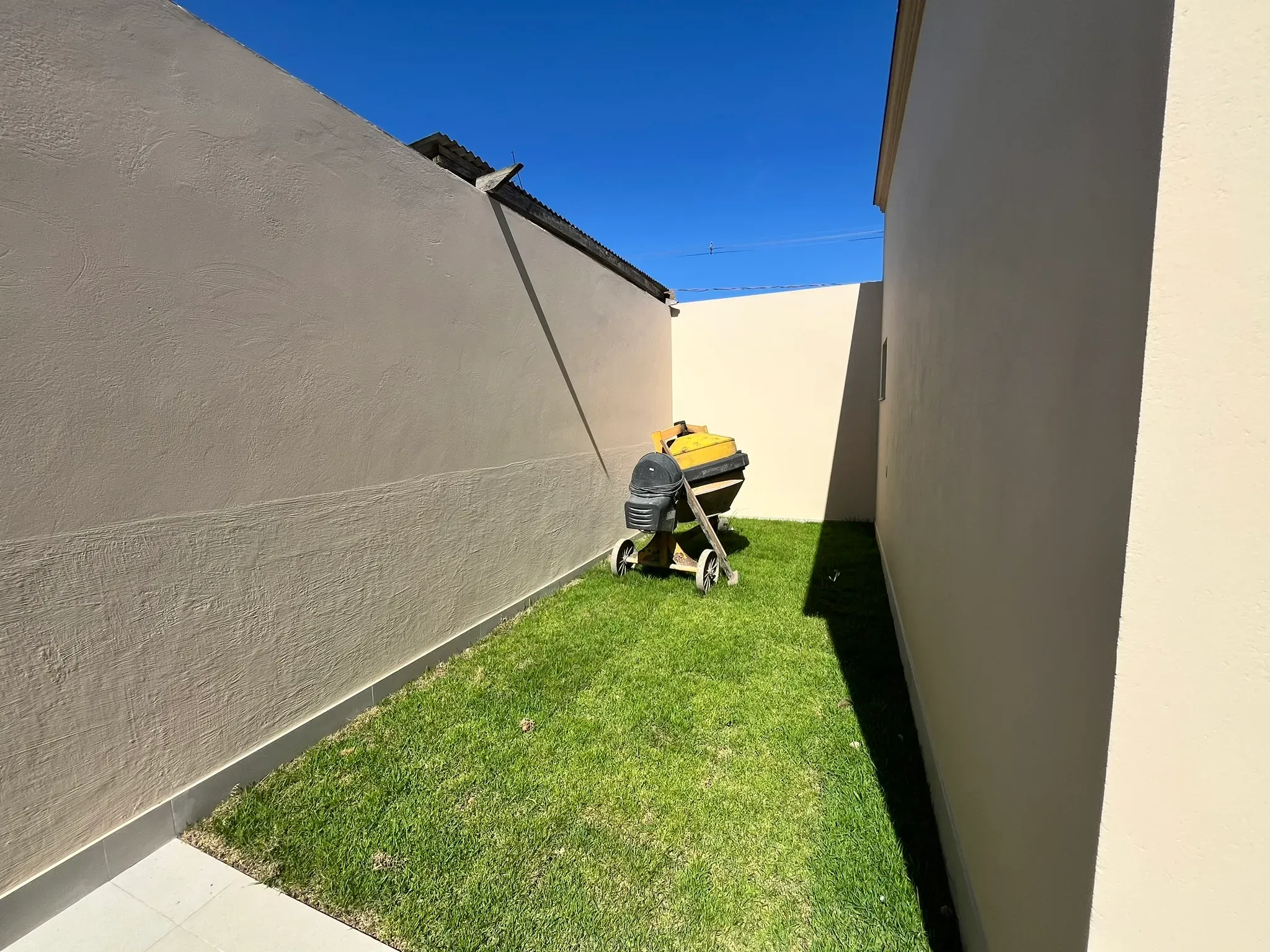 Casa com 2 dormitórios sendo 2 suítes e 1 vaga de garagem em Gov Celso Ramos/SC