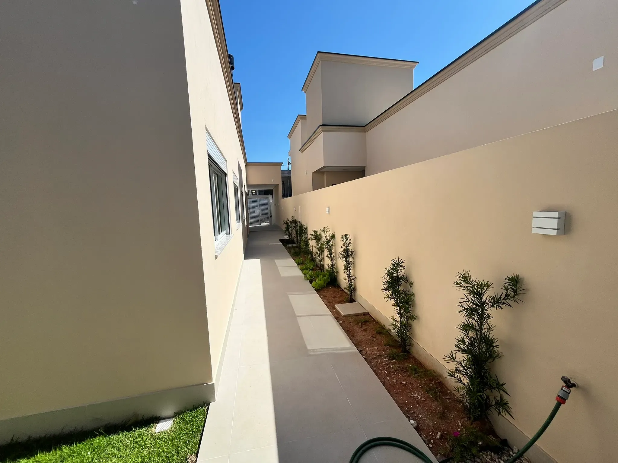 Casa com 2 dormitórios sendo 2 suítes e 1 vaga de garagem em Gov Celso Ramos/SC