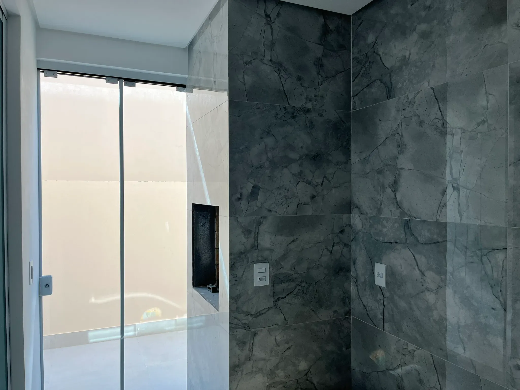 Casa com 2 dormitórios sendo 2 suítes e 1 vaga de garagem em Gov Celso Ramos/SC