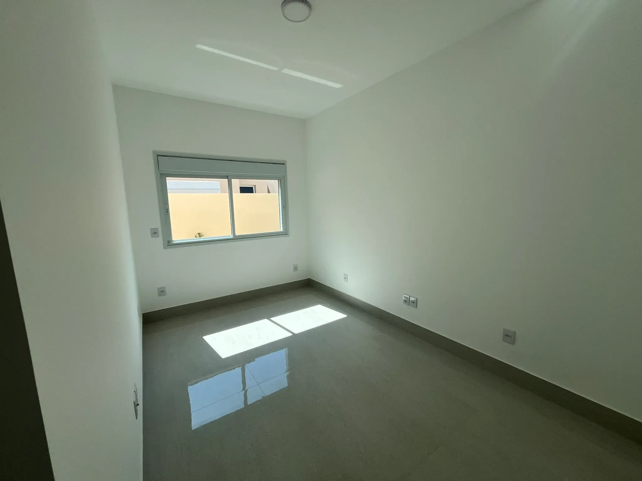 Casa com 2 dormitórios sendo 2 suítes e 1 vaga de garagem em Gov Celso Ramos/SC