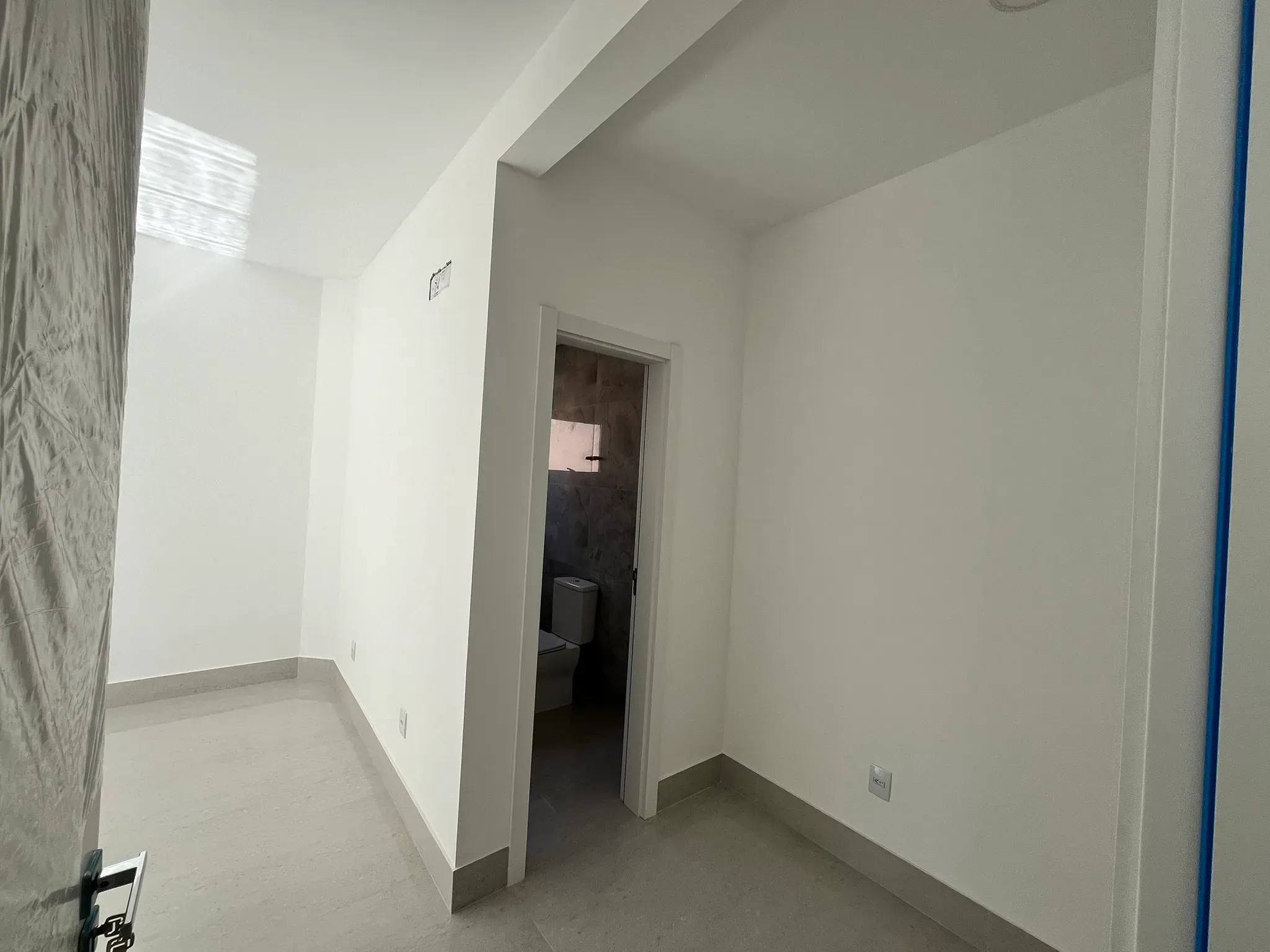 Casa com 2 dormitórios sendo 2 suítes e 1 vaga de garagem em Gov Celso Ramos/SC