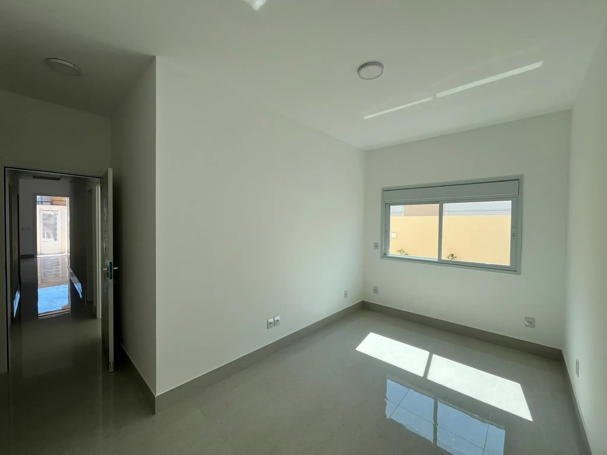 Casa com 2 dormitórios sendo 2 suítes e 1 vaga de garagem em Gov Celso Ramos/SC