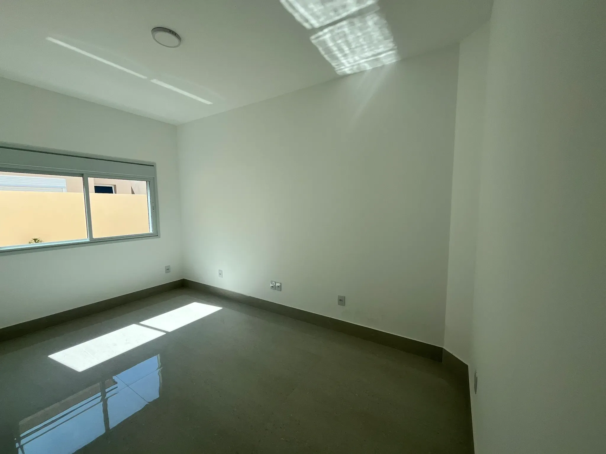 Casa com 2 dormitórios sendo 2 suítes e 1 vaga de garagem em Gov Celso Ramos/SC