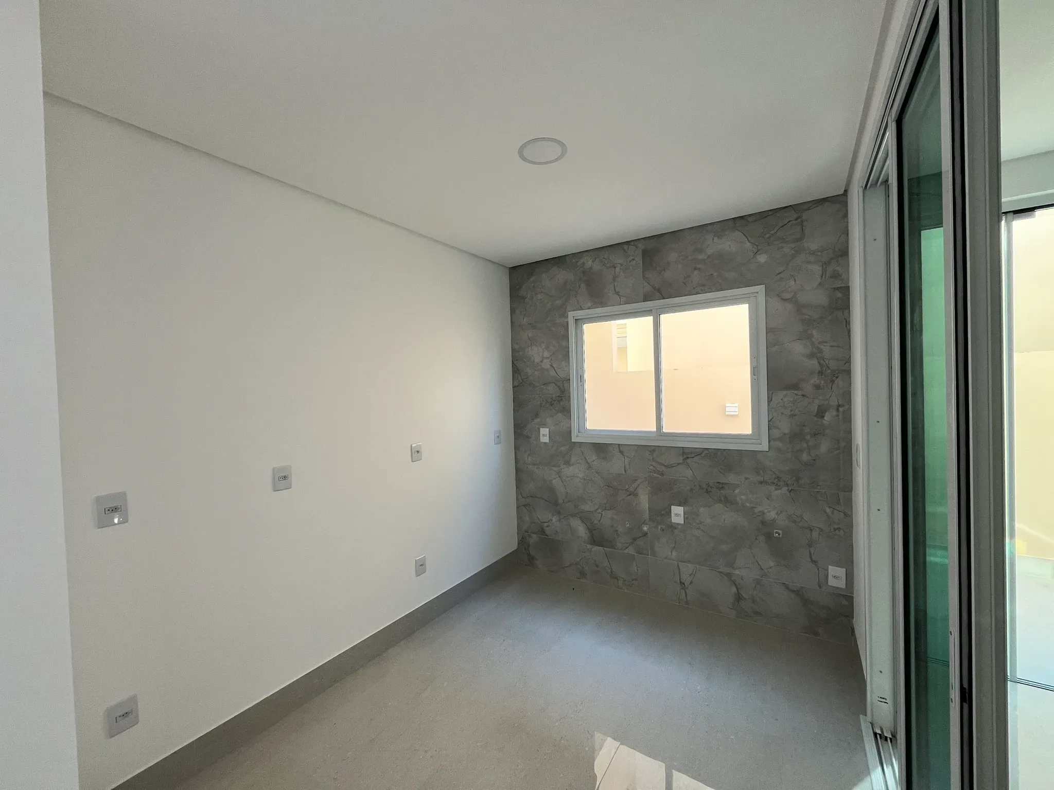 Casa com 2 dormitórios sendo 2 suítes e 1 vaga de garagem em Gov Celso Ramos/SC