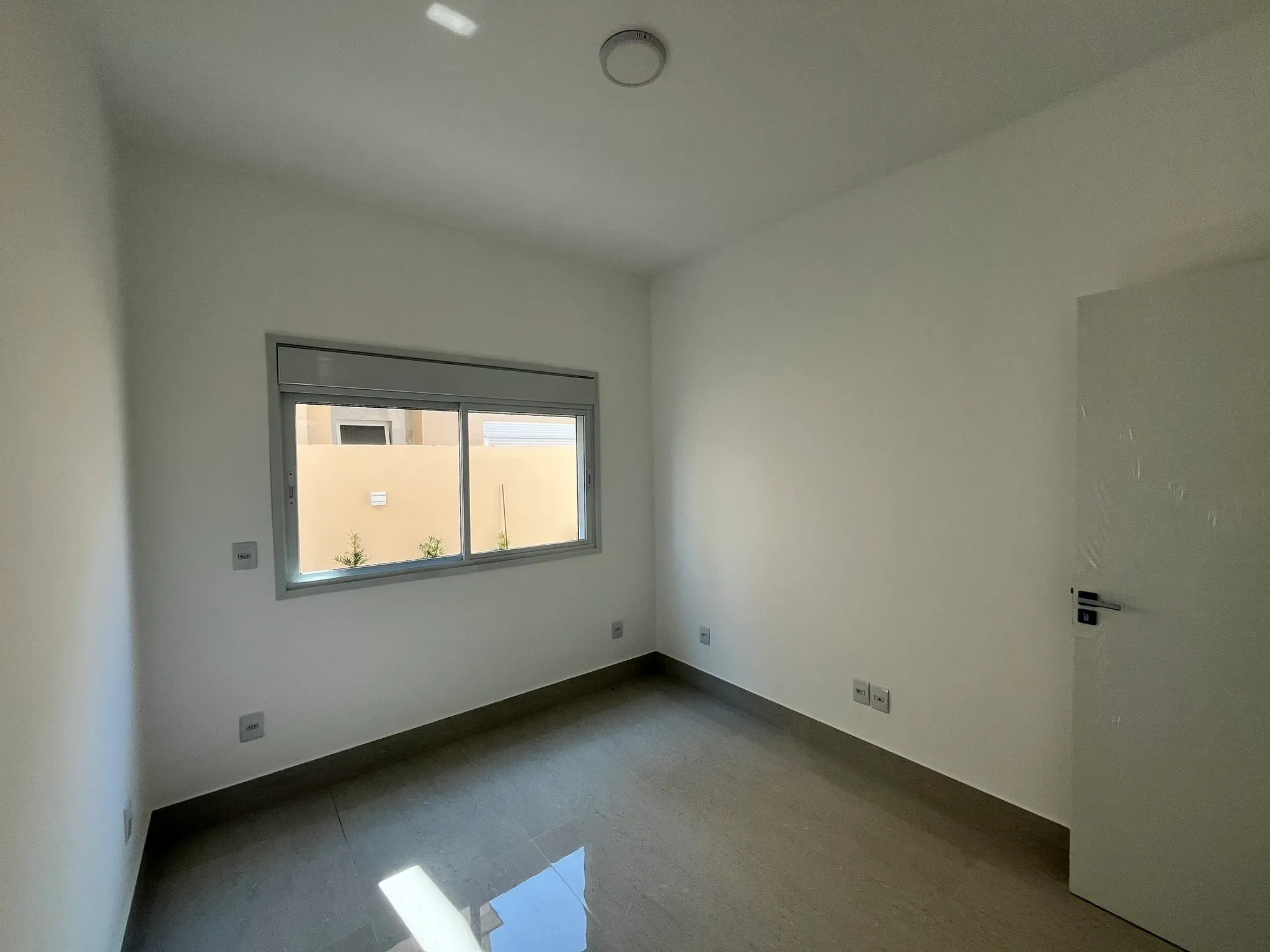 Casa com 2 dormitórios sendo 2 suítes e 1 vaga de garagem em Gov Celso Ramos/SC