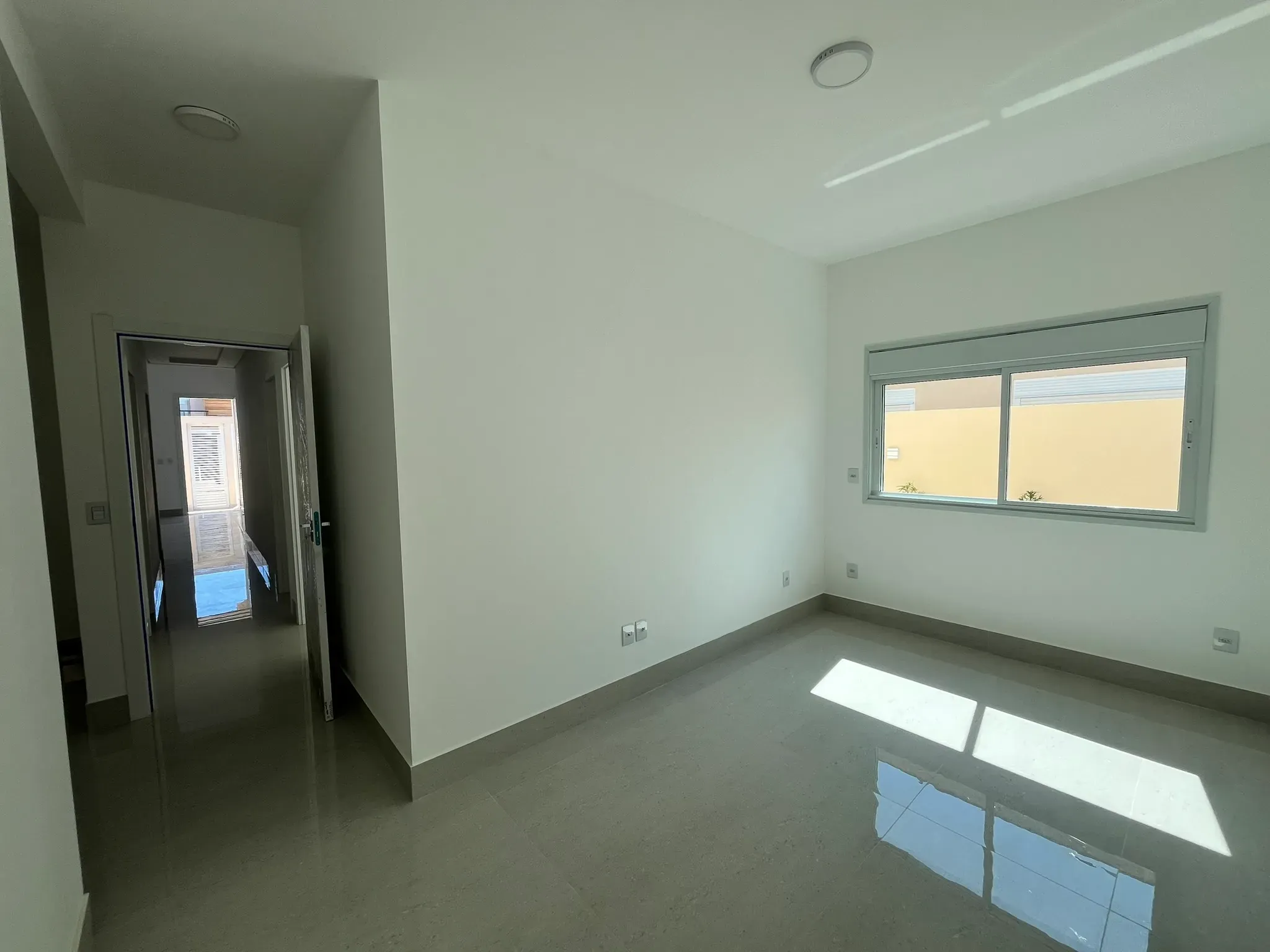 Casa com 2 dormitórios sendo 2 suítes e 1 vaga de garagem em Gov Celso Ramos/SC