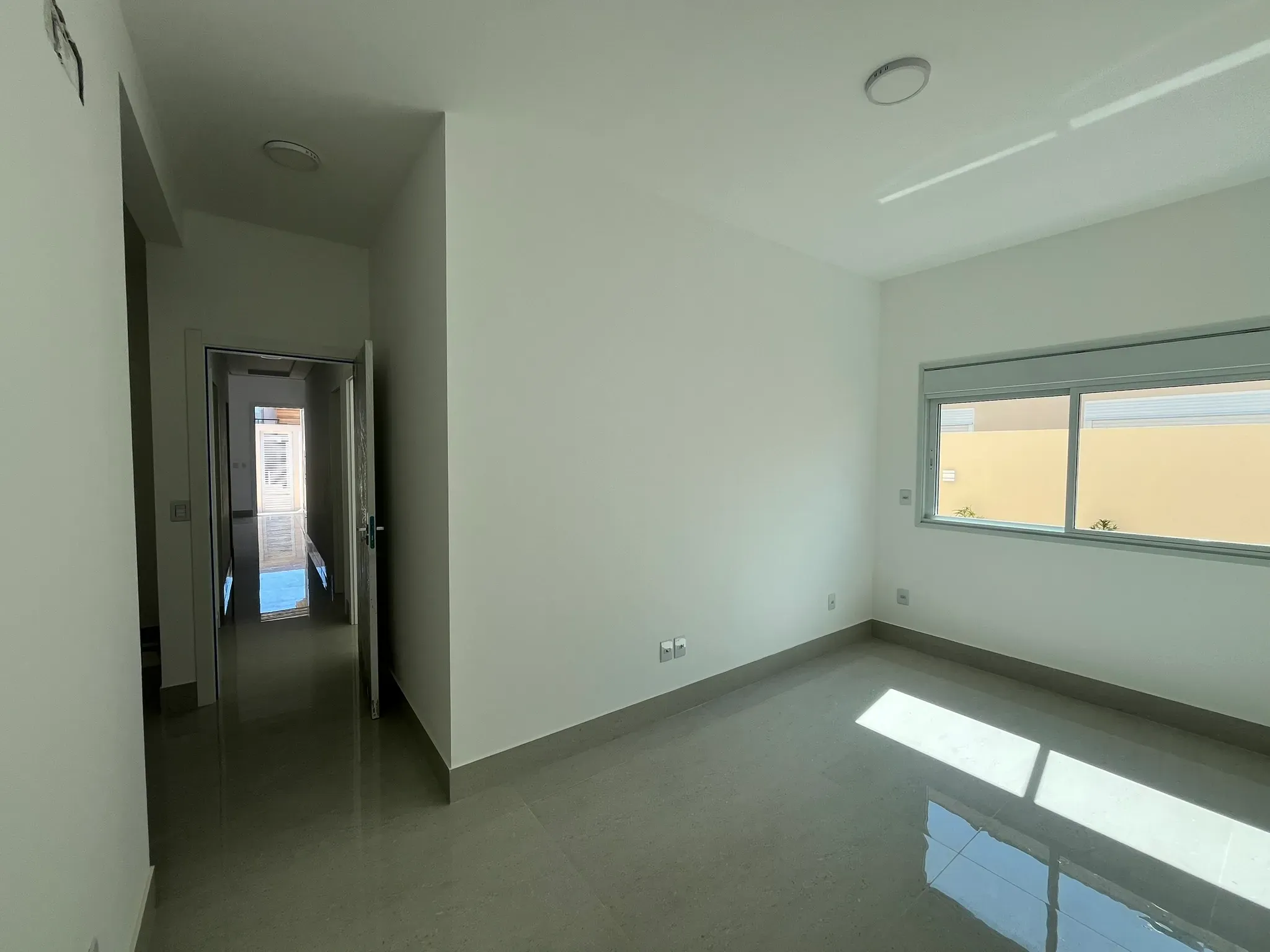 Casa com 2 dormitórios sendo 2 suítes e 1 vaga de garagem em Gov Celso Ramos/SC