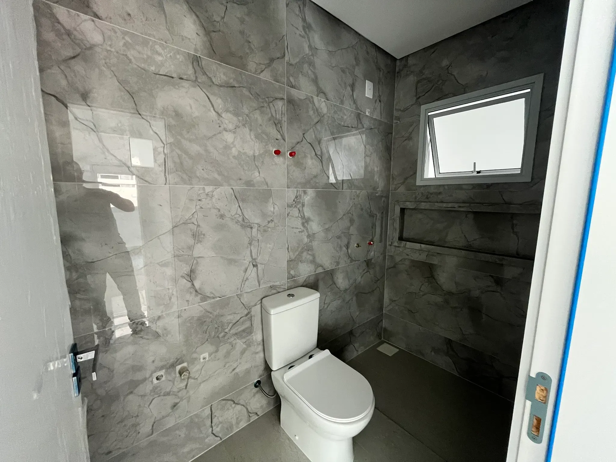 Casa com 2 dormitórios sendo 2 suítes e 1 vaga de garagem em Gov Celso Ramos/SC