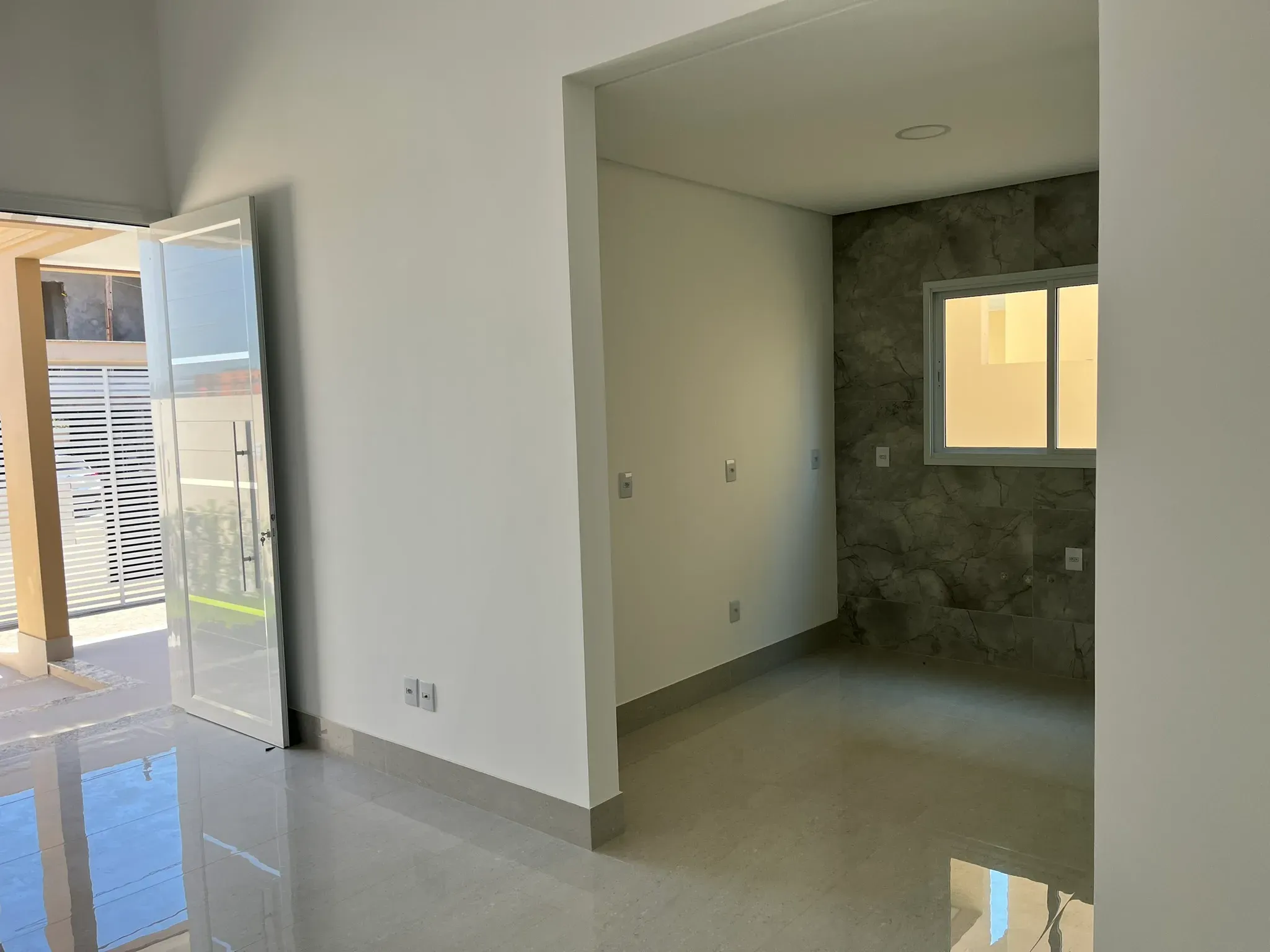 Casa com 3 dormitórios sendo 1 suíte e 1 vaga de garagem em Gov Celso Ramos/SC