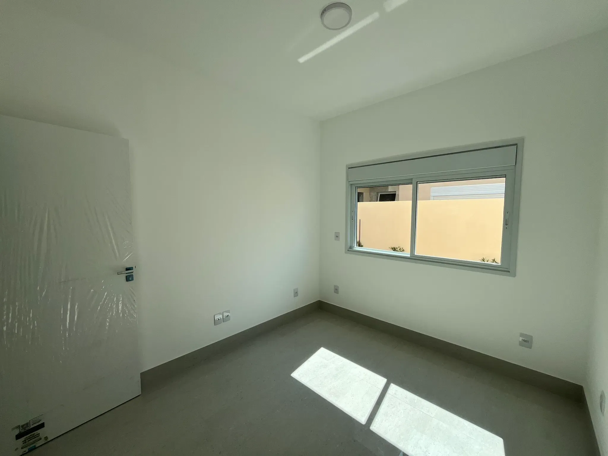 Casa com 3 dormitórios sendo 1 suíte e 1 vaga de garagem em Gov Celso Ramos/SC