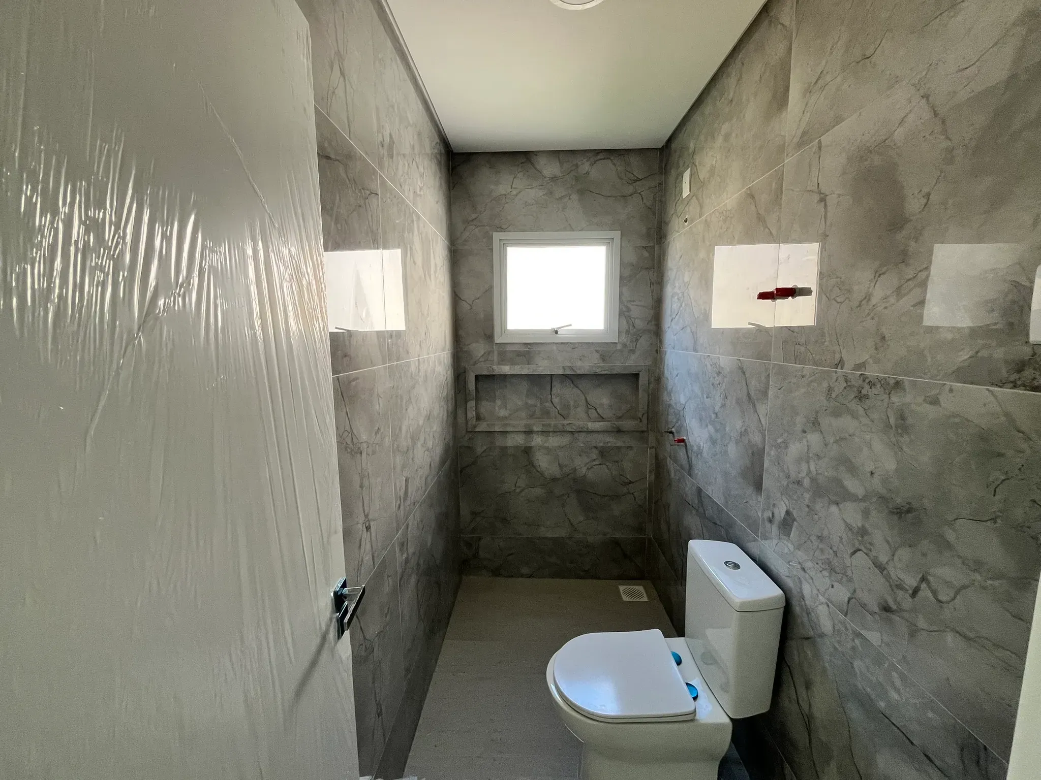 Casa com 3 dormitórios sendo 1 suíte e 1 vaga de garagem em Gov Celso Ramos/SC