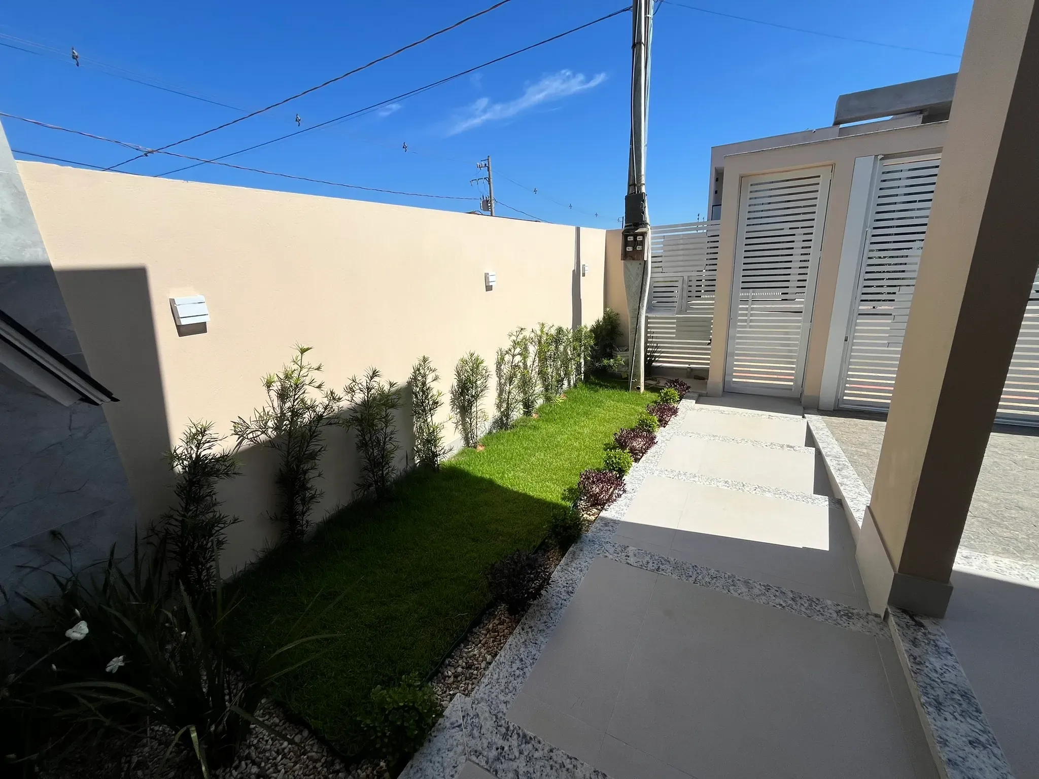 Casa com 3 dormitórios sendo 1 suíte e 1 vaga de garagem em Gov Celso Ramos/SC