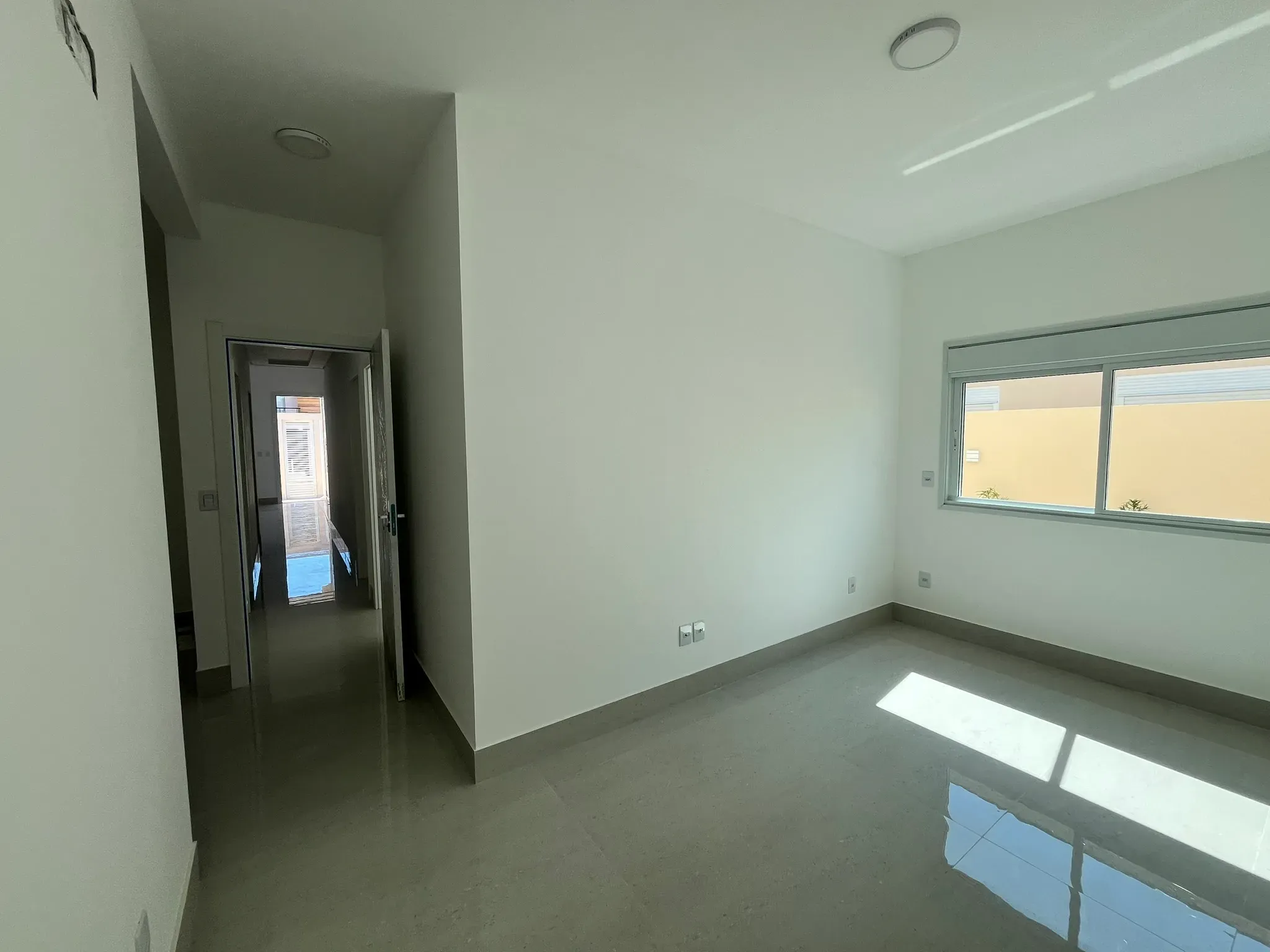 Casa com 3 dormitórios sendo 1 suíte e 1 vaga de garagem em Gov Celso Ramos/SC