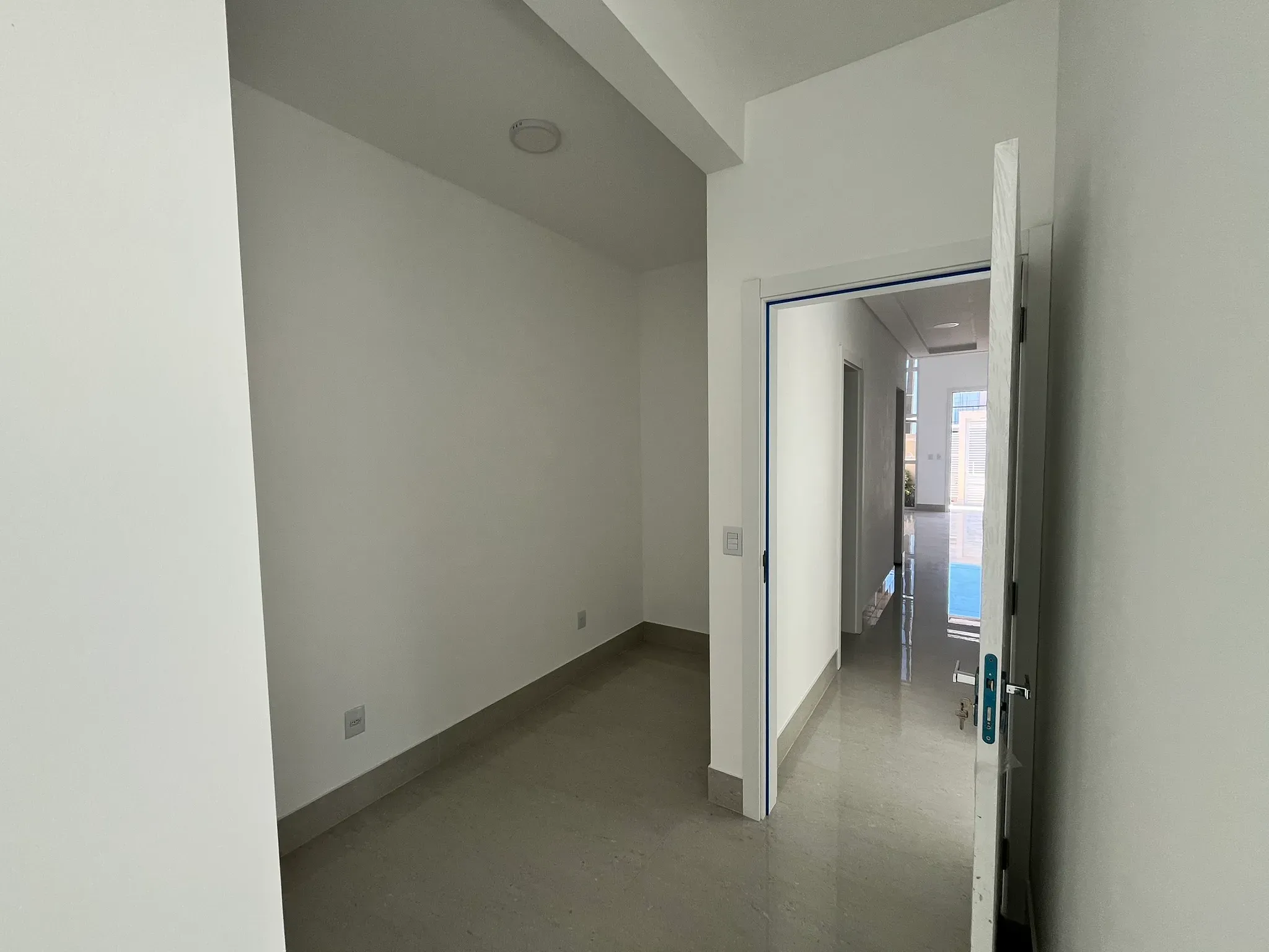 Casa com 3 dormitórios sendo 1 suíte e 1 vaga de garagem em Gov Celso Ramos/SC