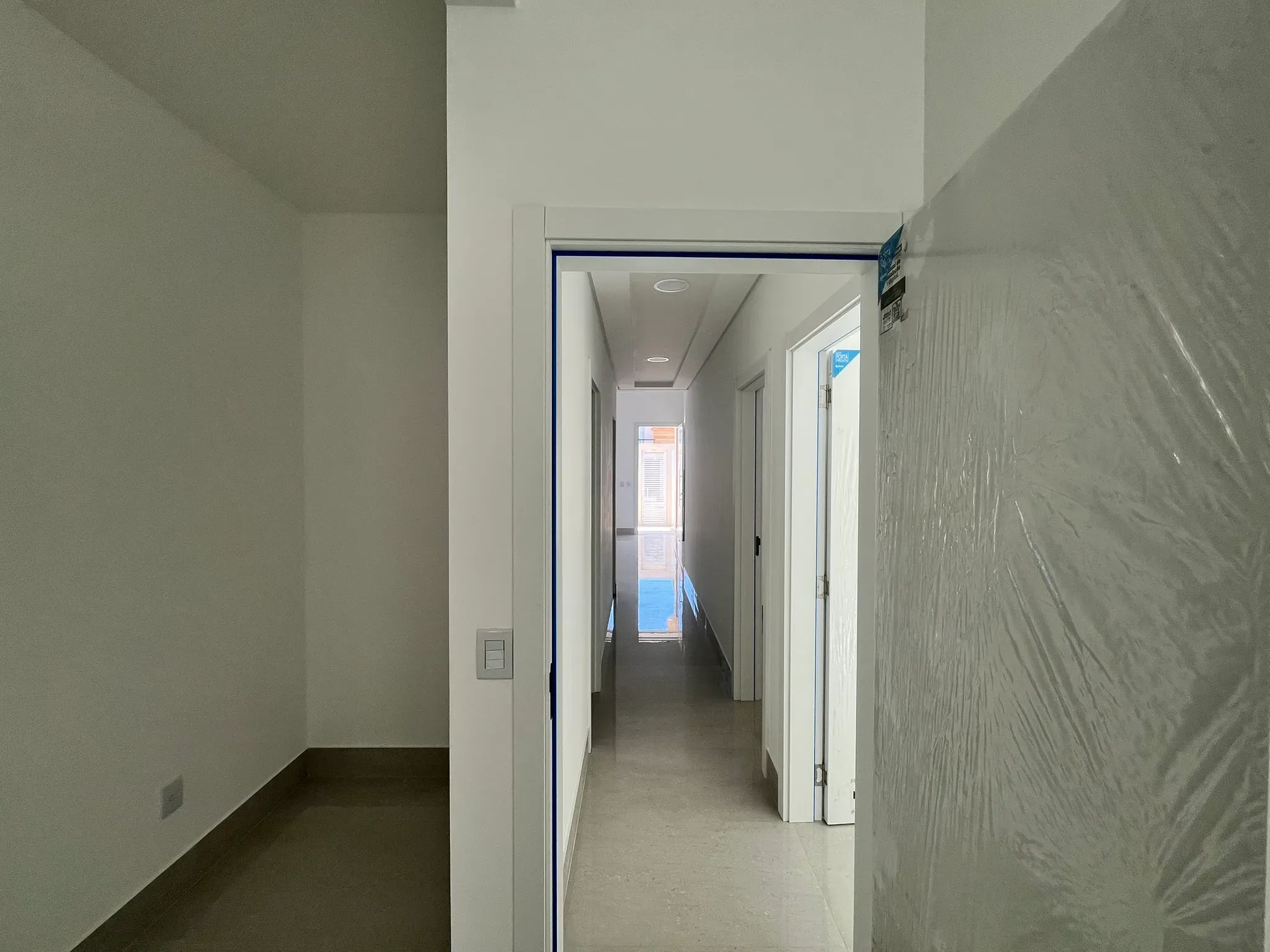 Casa com 3 dormitórios sendo 1 suíte e 1 vaga de garagem em Gov Celso Ramos/SC