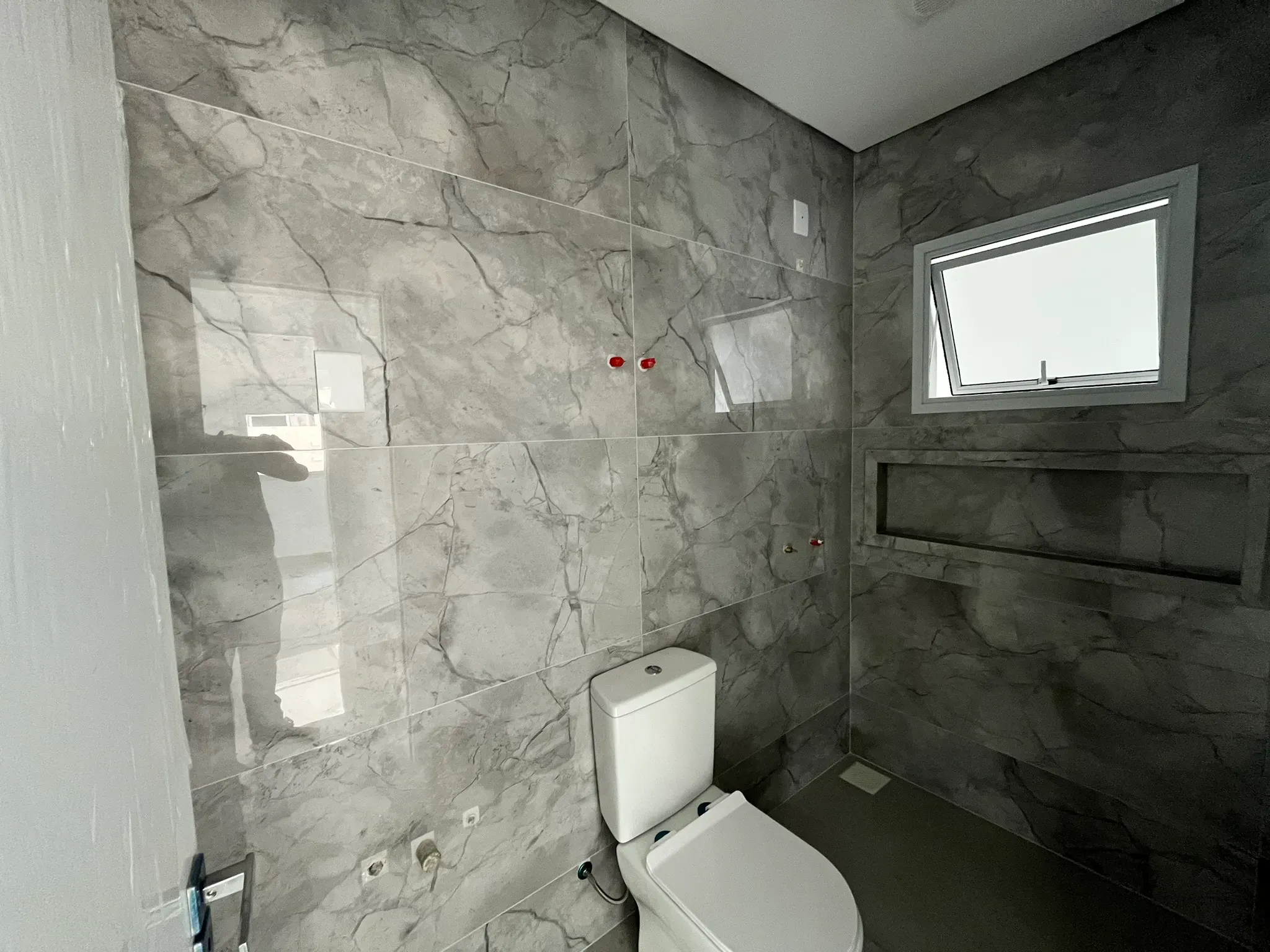 Casa com 3 dormitórios sendo 1 suíte e 1 vaga de garagem em Gov Celso Ramos/SC