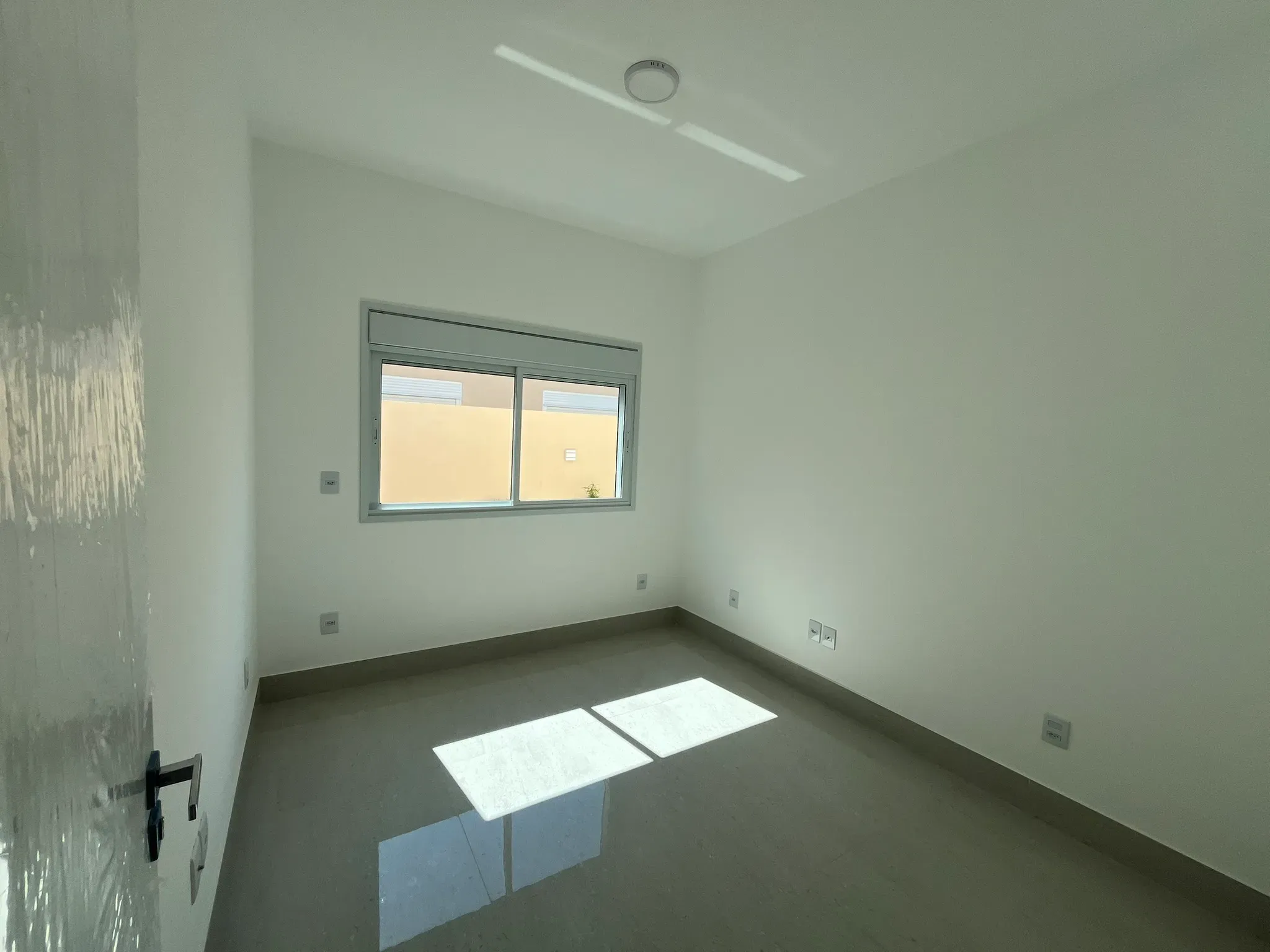 Casa com 3 dormitórios sendo 1 suíte e 1 vaga de garagem em Gov Celso Ramos/SC