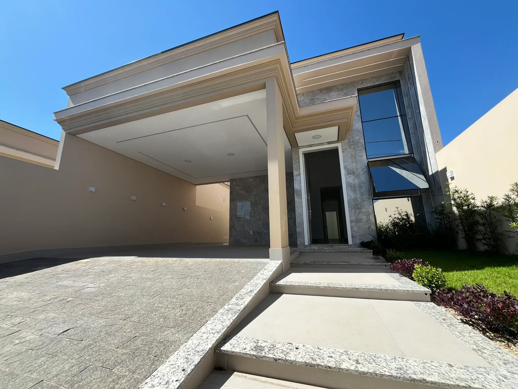 Casa com 3 dormitórios sendo 1 suíte e 1 vaga de garagem em Gov Celso Ramos/SC