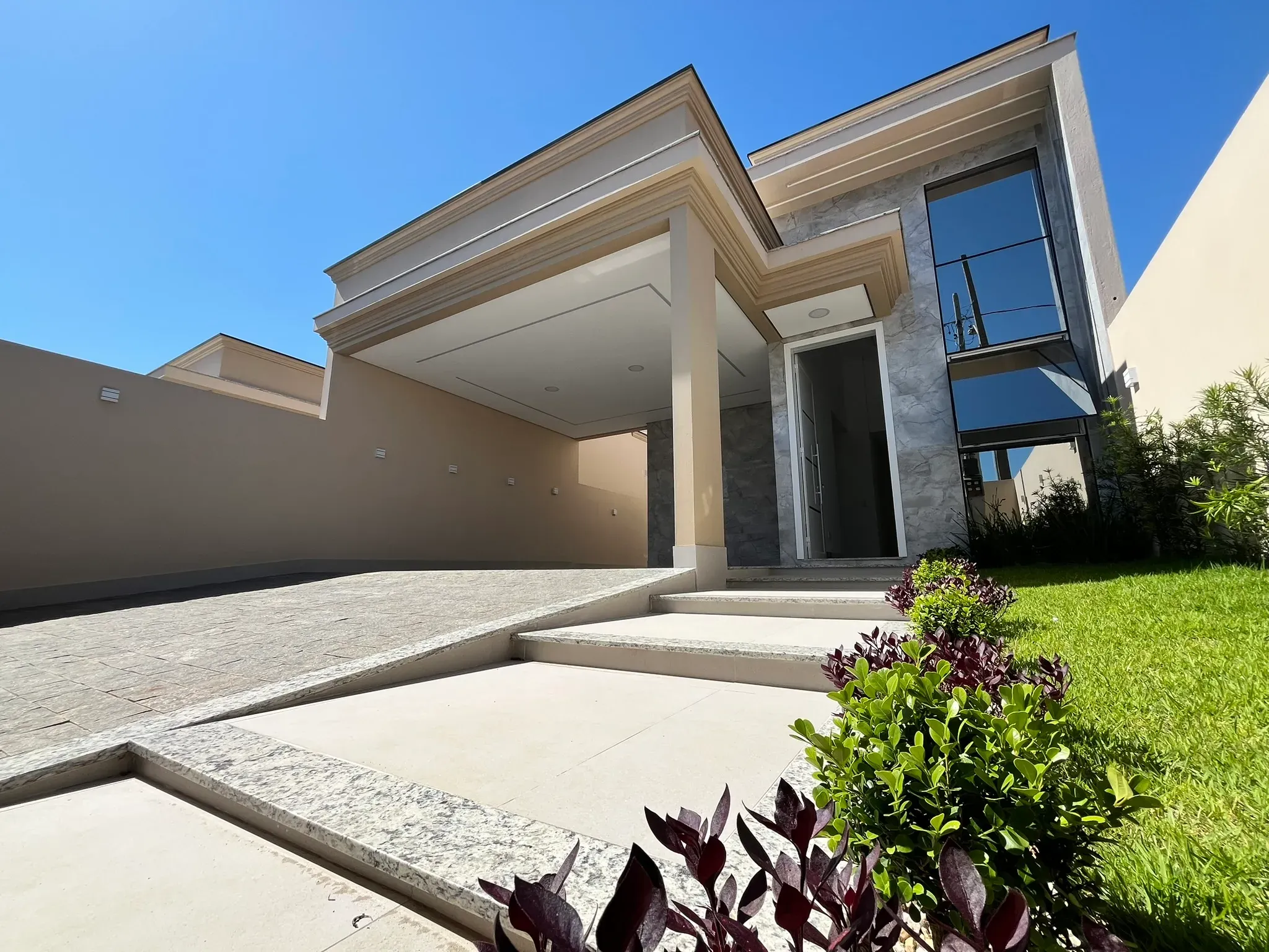 Casa com 3 dormitórios sendo 1 suíte e 1 vaga de garagem em Gov Celso Ramos/SC