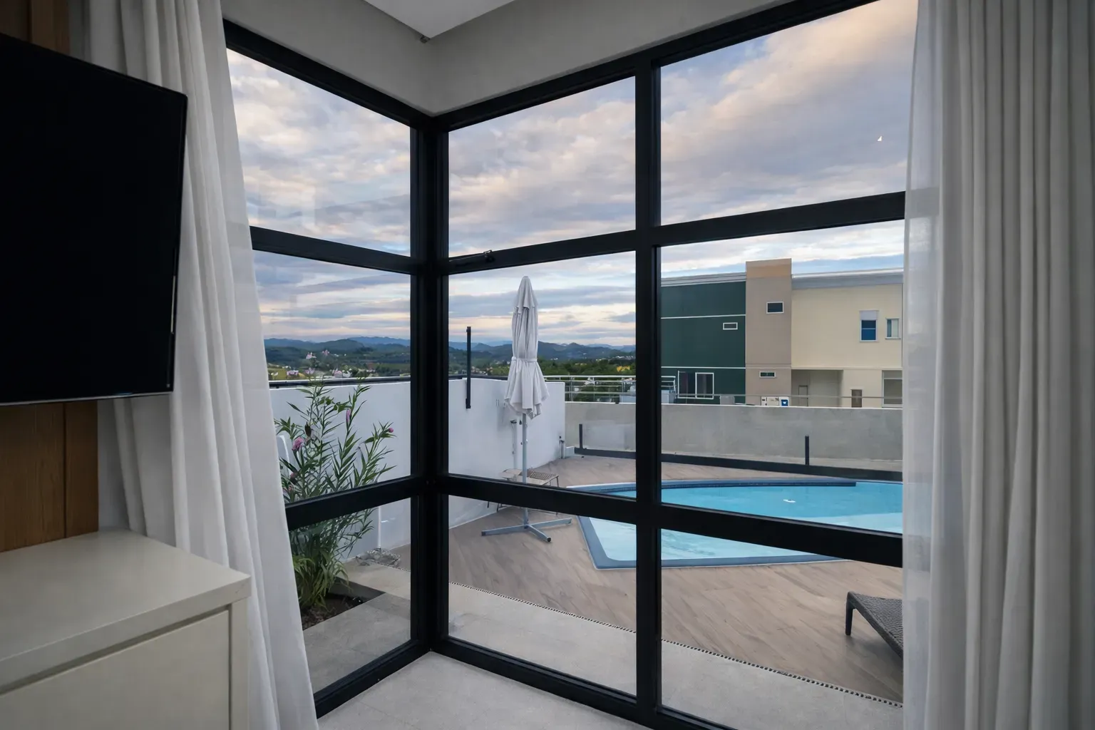 Casa com 2 dormitórios sendo 1 suíte e 1 vaga de garagem em Gov Celso Ramos/SC