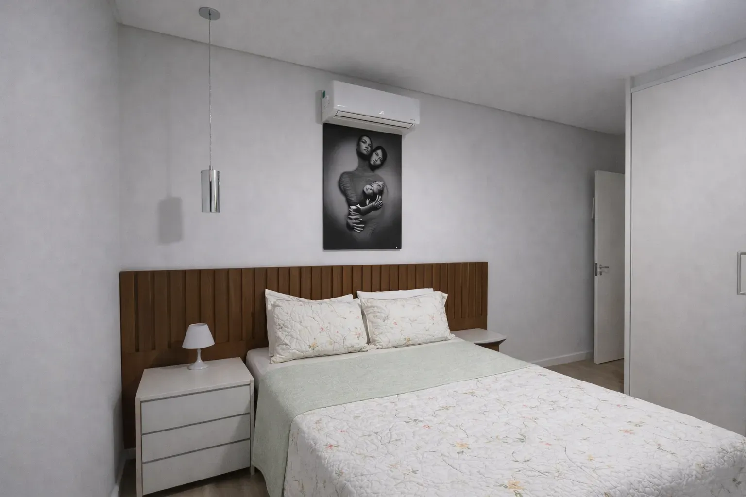 Casa com 2 dormitórios sendo 1 suíte e 1 vaga de garagem em Gov Celso Ramos/SC