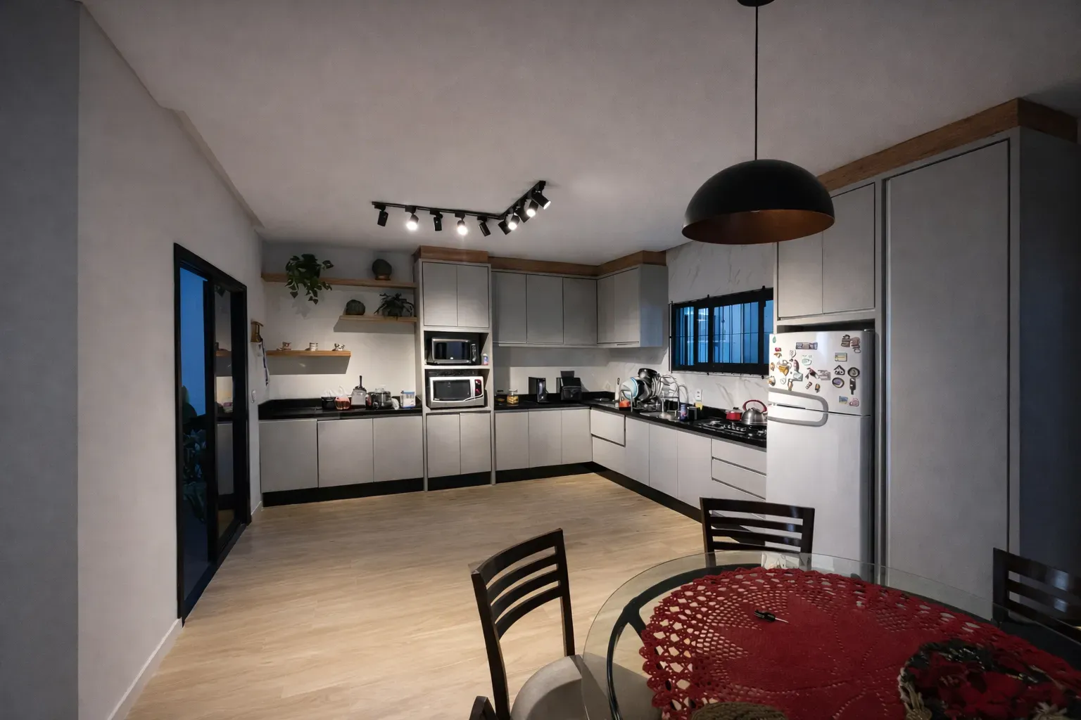 Casa com 2 dormitórios sendo 1 suíte e 1 vaga de garagem em Gov Celso Ramos/SC