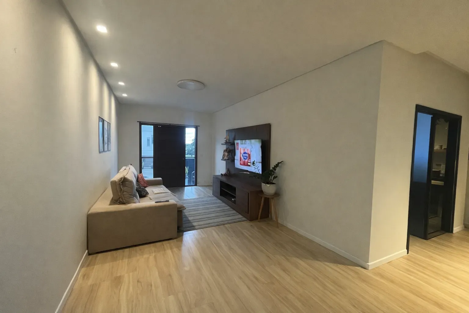 Casa com 2 dormitórios sendo 1 suíte e 1 vaga de garagem em Gov Celso Ramos/SC