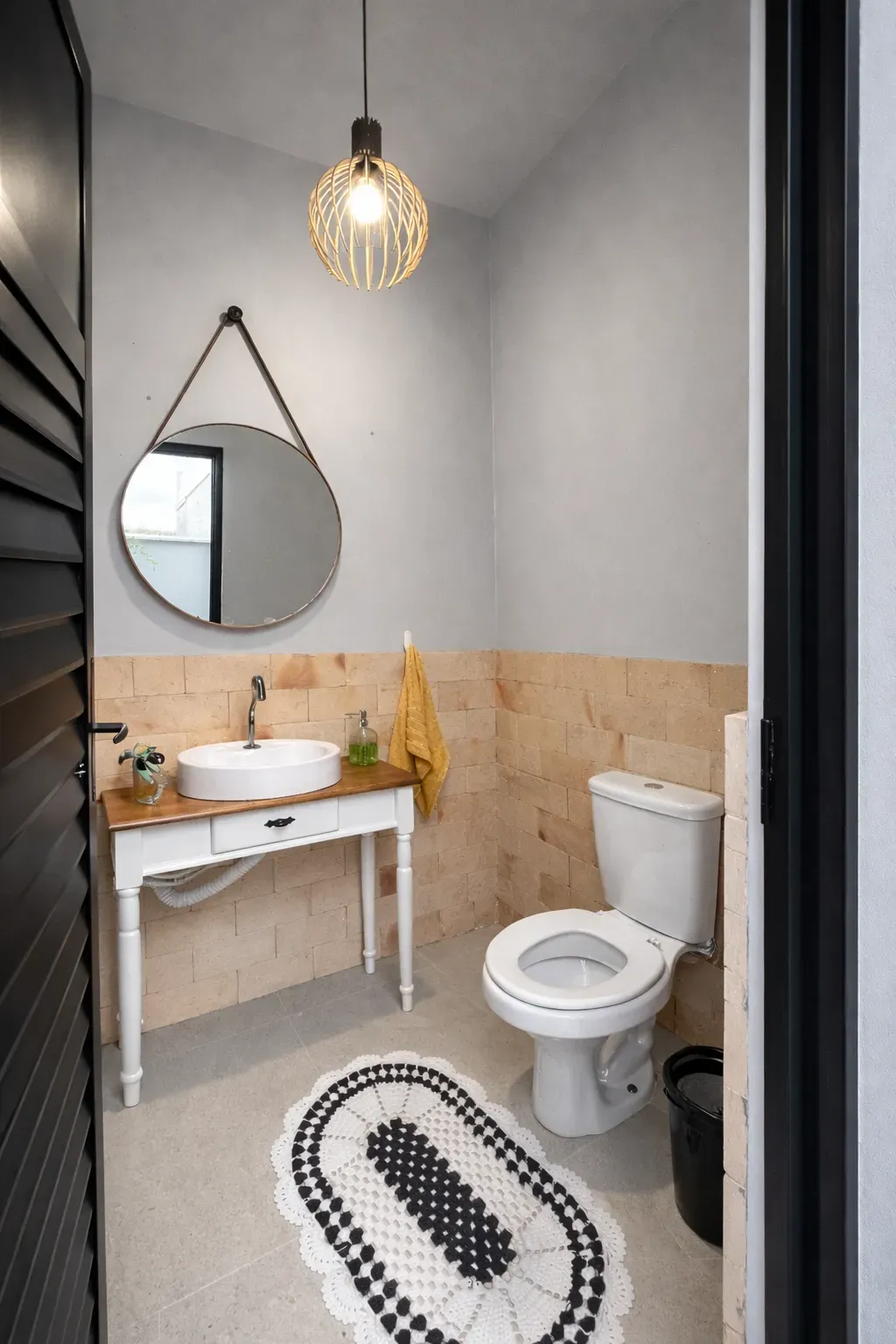 Casa com 2 dormitórios sendo 1 suíte e 1 vaga de garagem em Gov Celso Ramos/SC