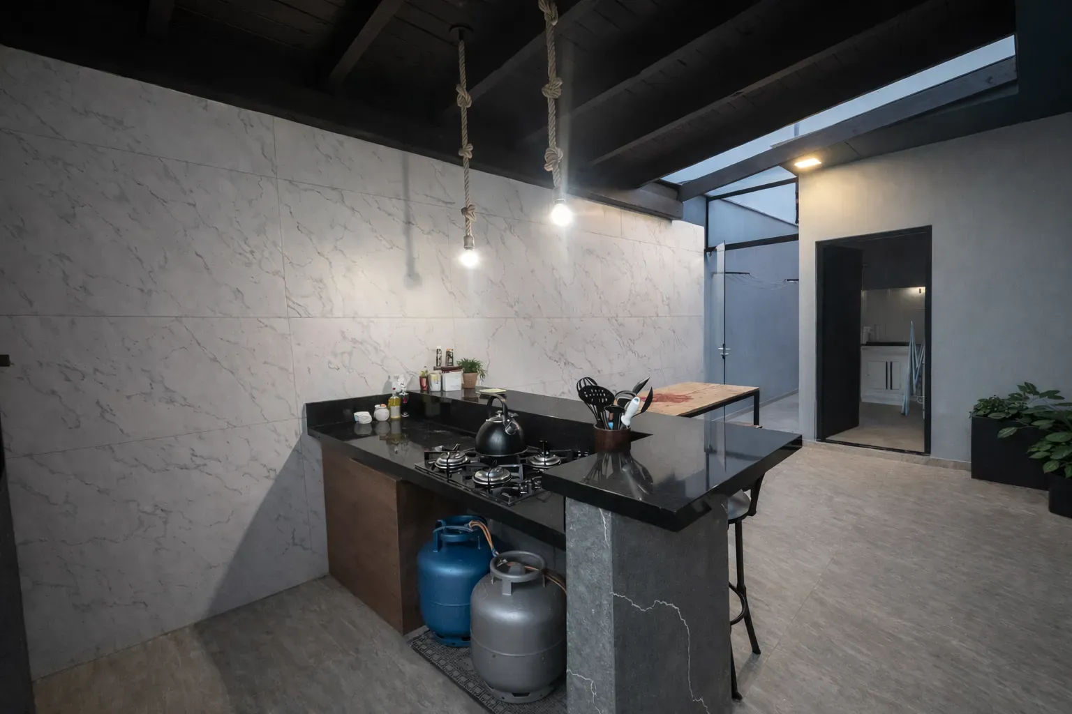 Casa com 2 dormitórios sendo 1 suíte e 1 vaga de garagem em Gov Celso Ramos/SC