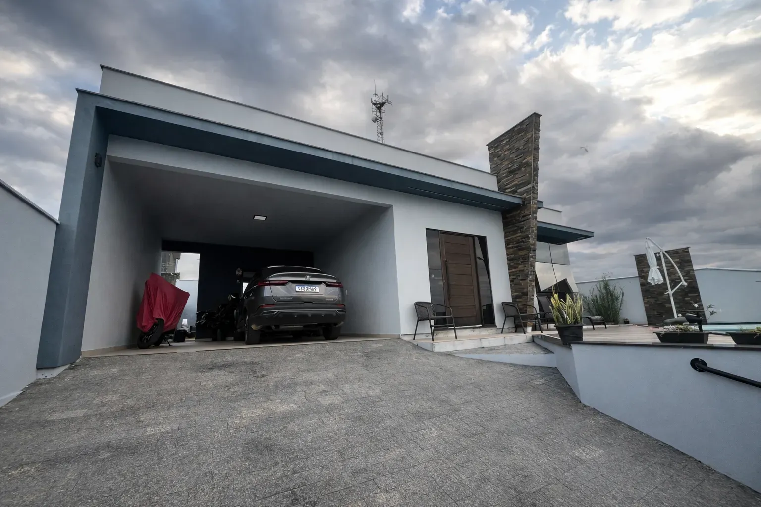 Casa com 2 dormitórios sendo 1 suíte e 1 vaga de garagem em Gov Celso Ramos/SC