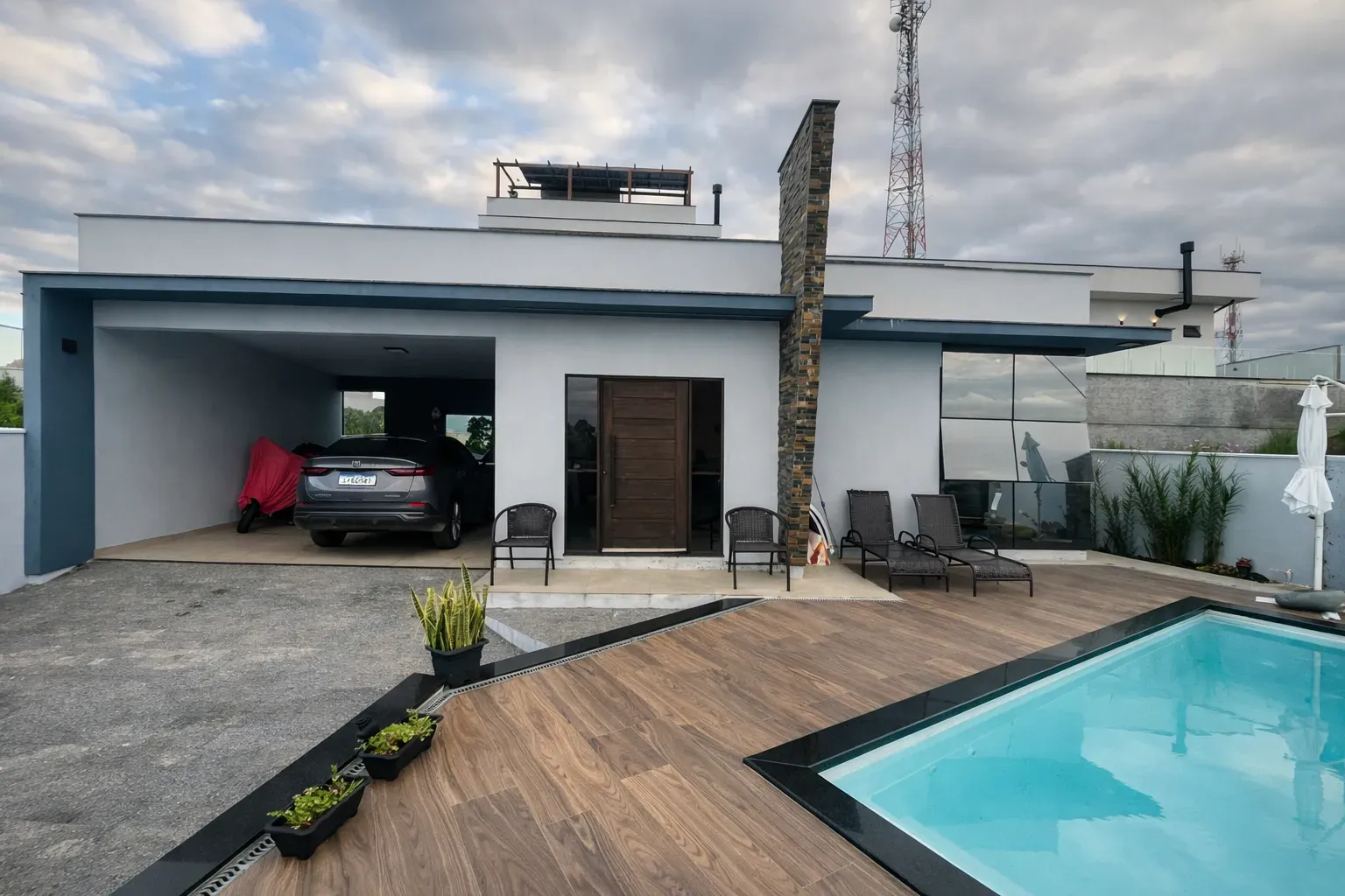 Casa com 2 dormitórios sendo 1 suíte e 1 vaga de garagem em Gov Celso Ramos/SC