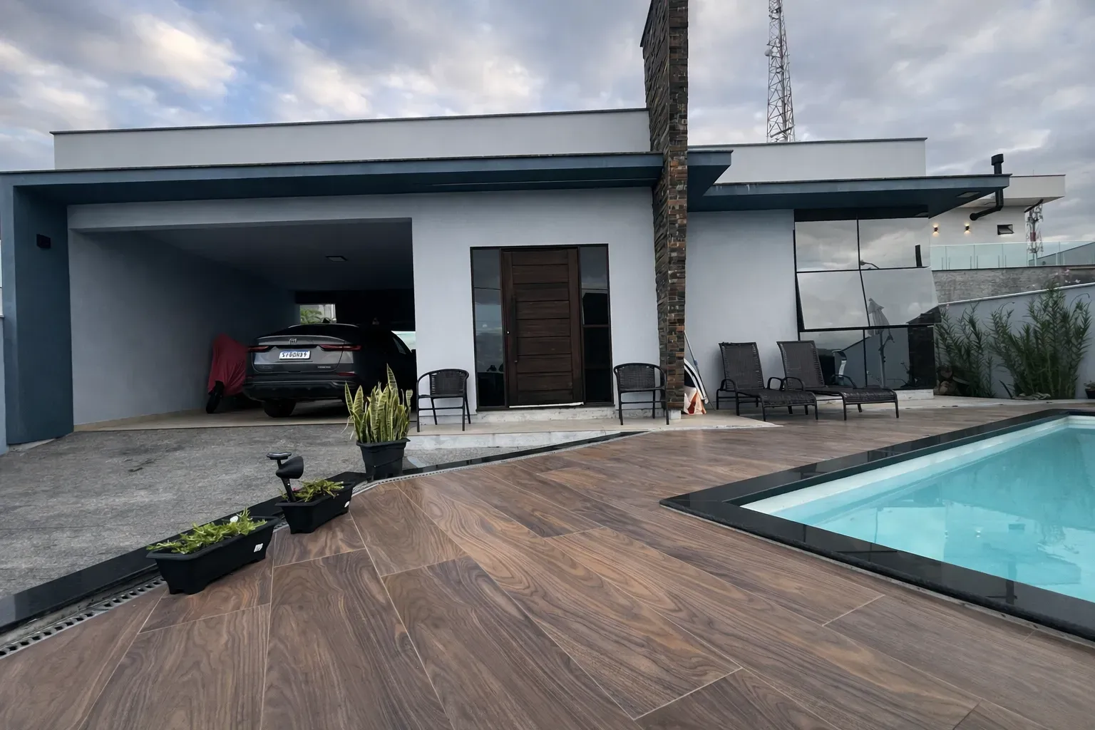 Casa com 2 dormitórios sendo 1 suíte e 1 vaga de garagem em Gov Celso Ramos/SC