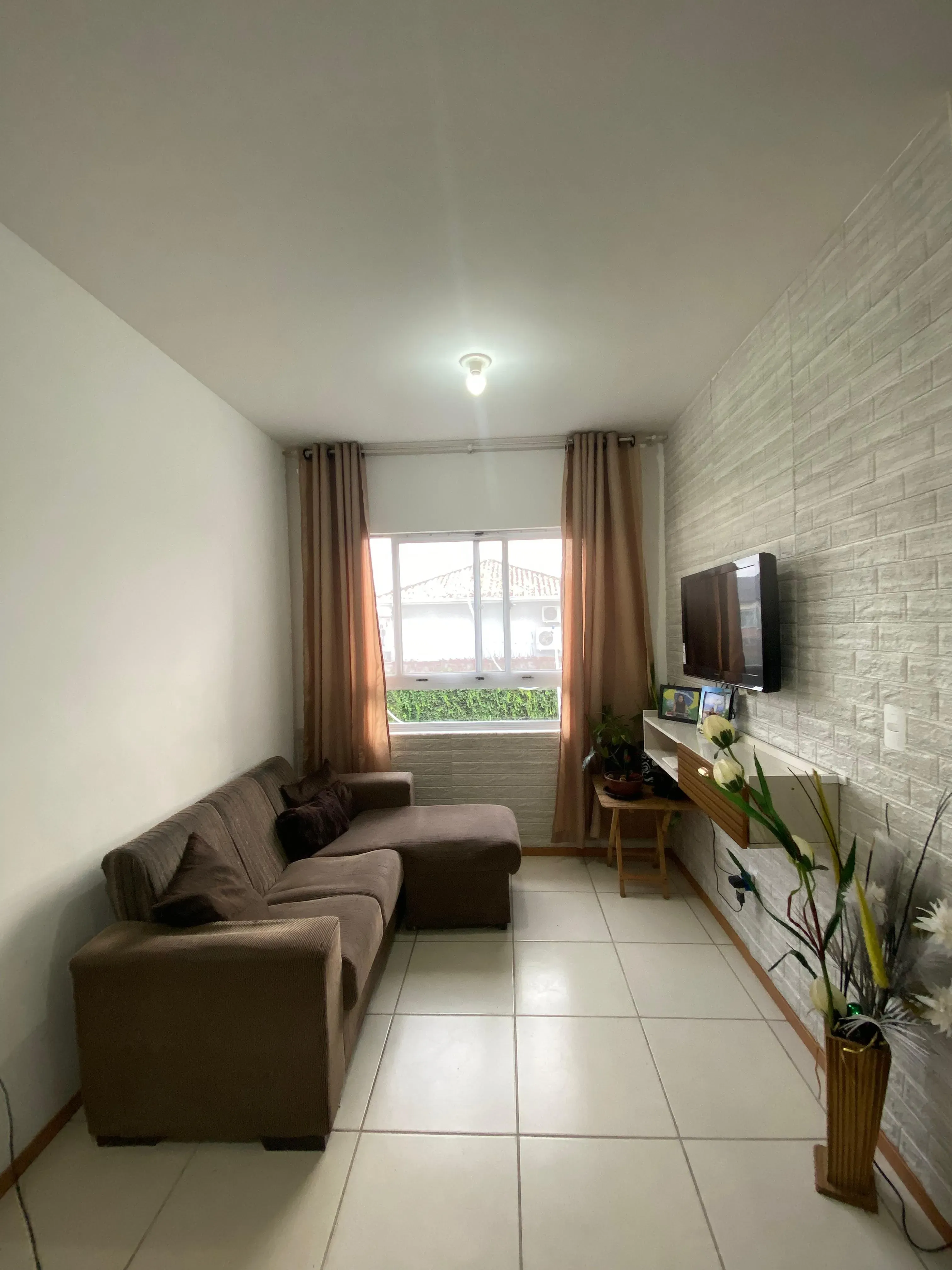 Apartamento com 2 dormitórios e 1 vaga de garagem em Palhoça/SC