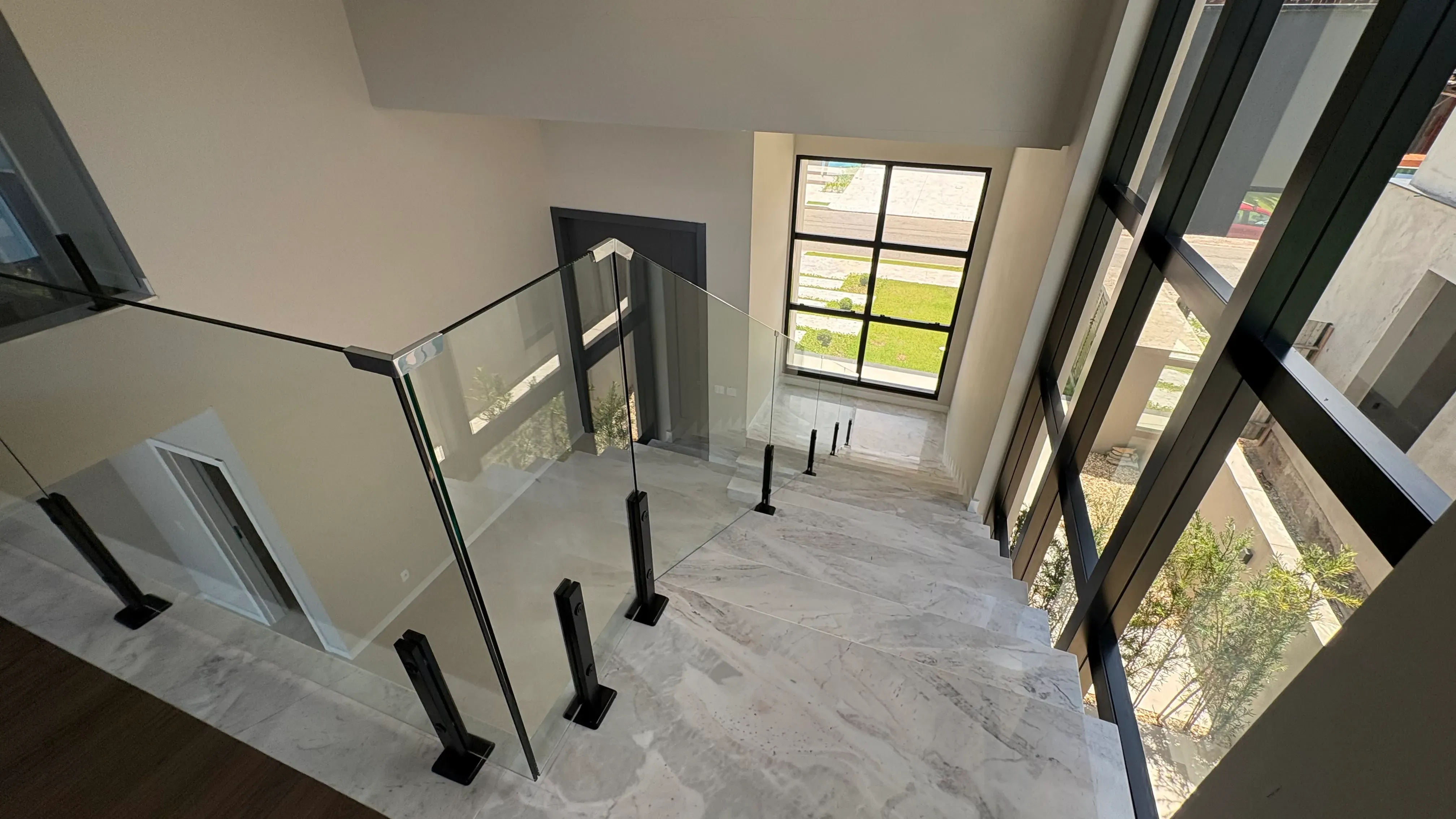 Casa com 4 dormitórios sendo 4 suítes e 4 vagas de garagem em Camboriú/SC