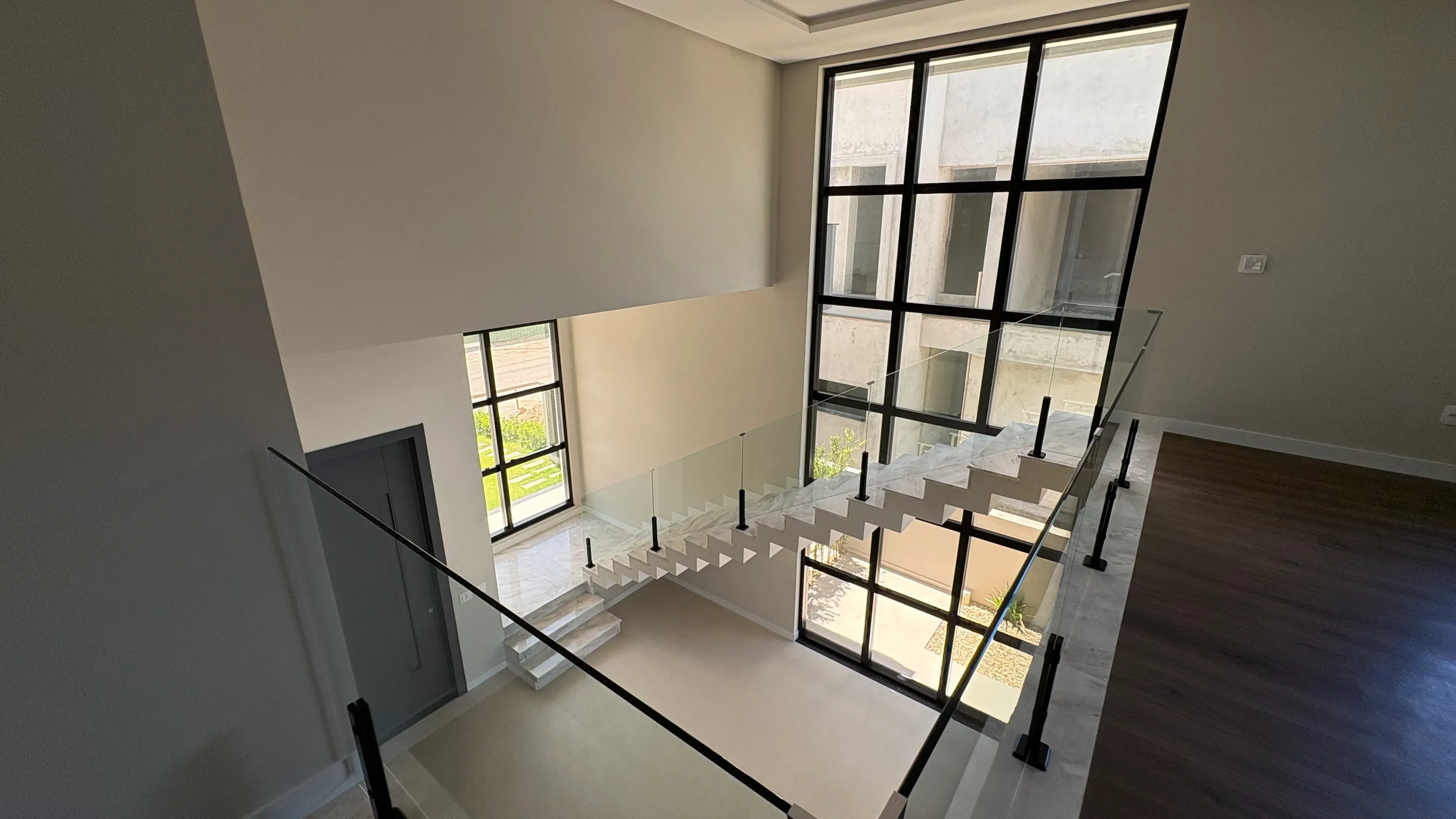 Casa com 4 dormitórios sendo 4 suítes e 4 vagas de garagem em Camboriú/SC