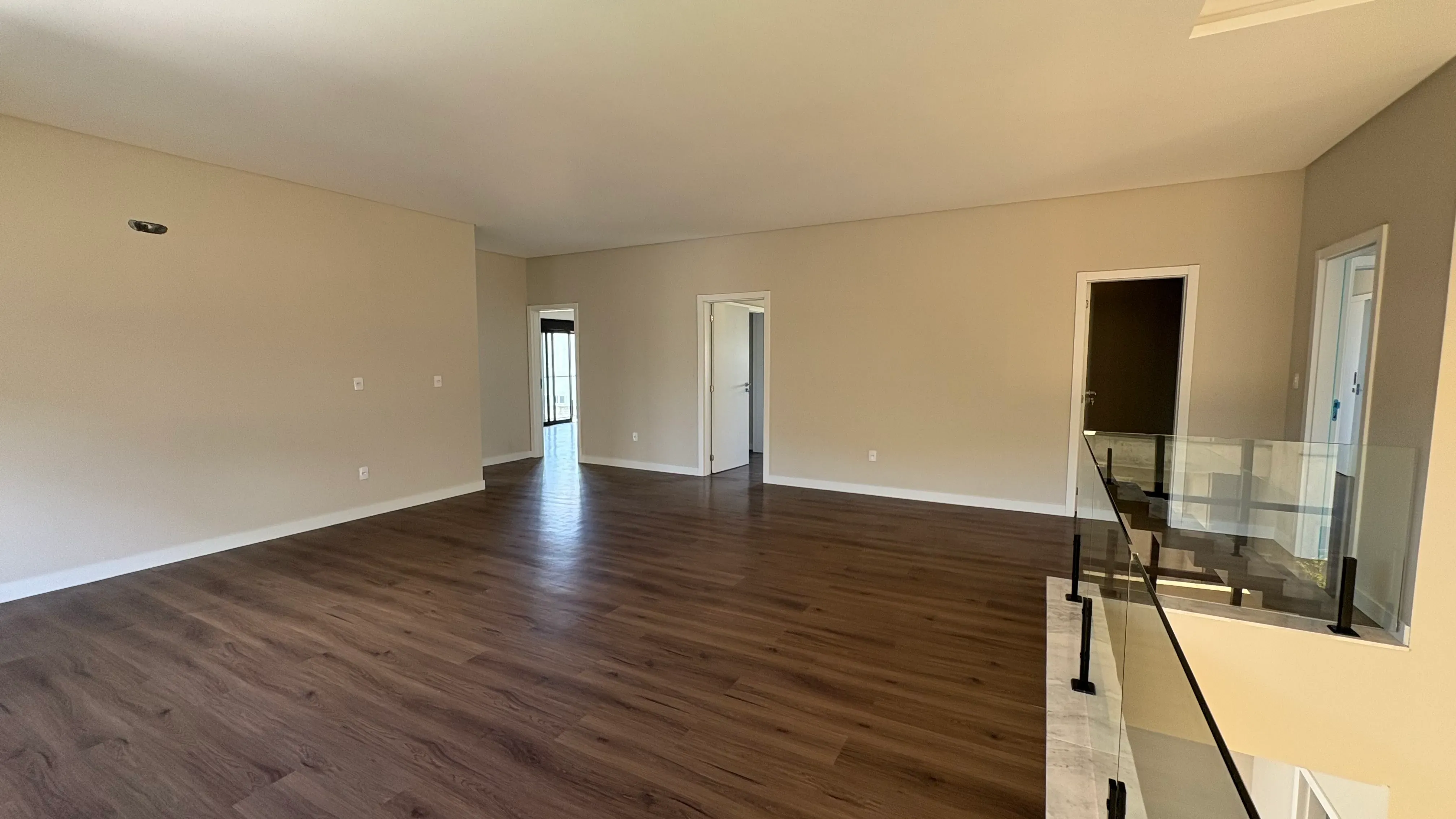 Casa com 4 dormitórios sendo 4 suítes e 4 vagas de garagem em Camboriú/SC