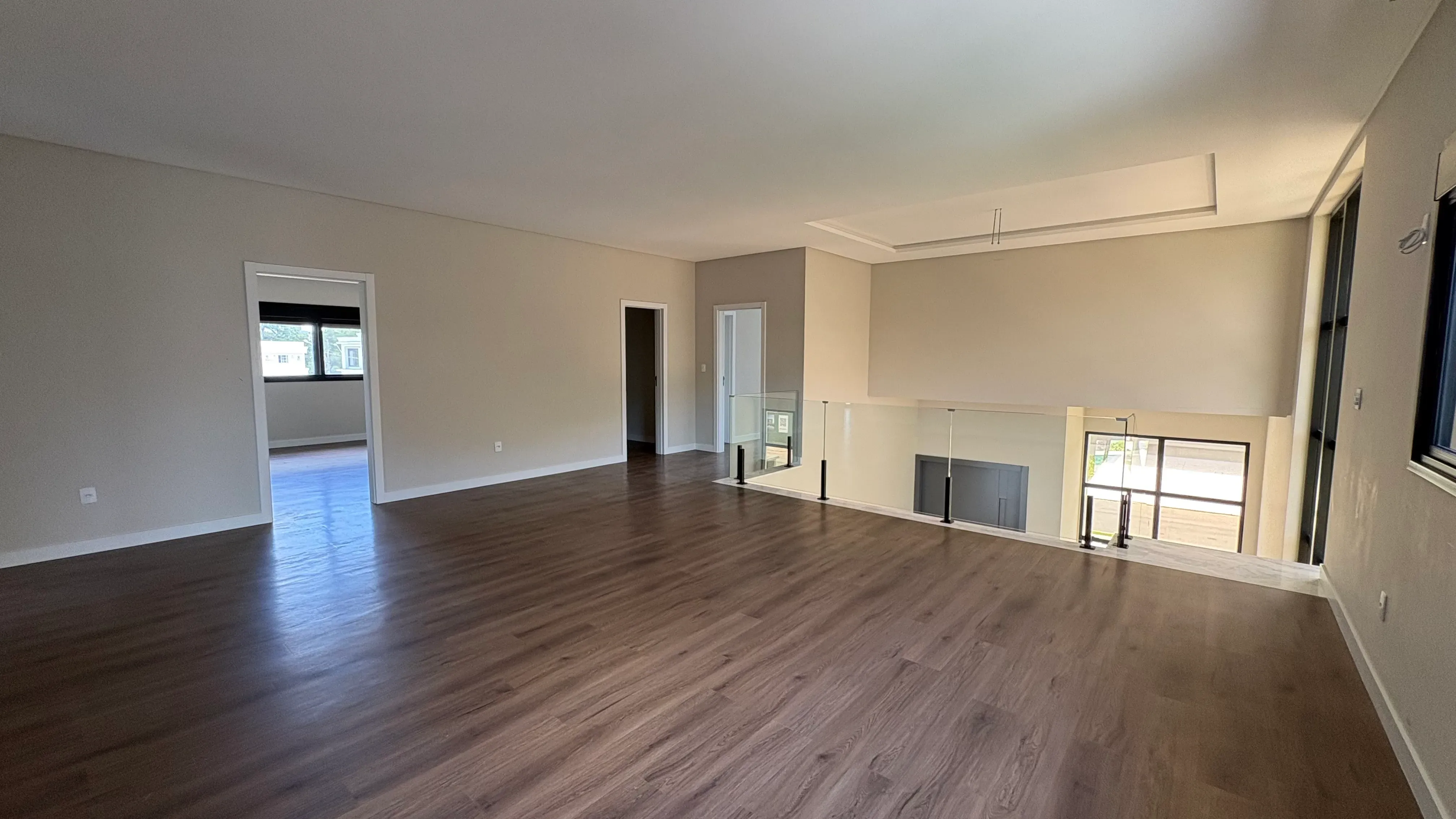 Casa com 4 dormitórios sendo 4 suítes e 4 vagas de garagem em Camboriú/SC