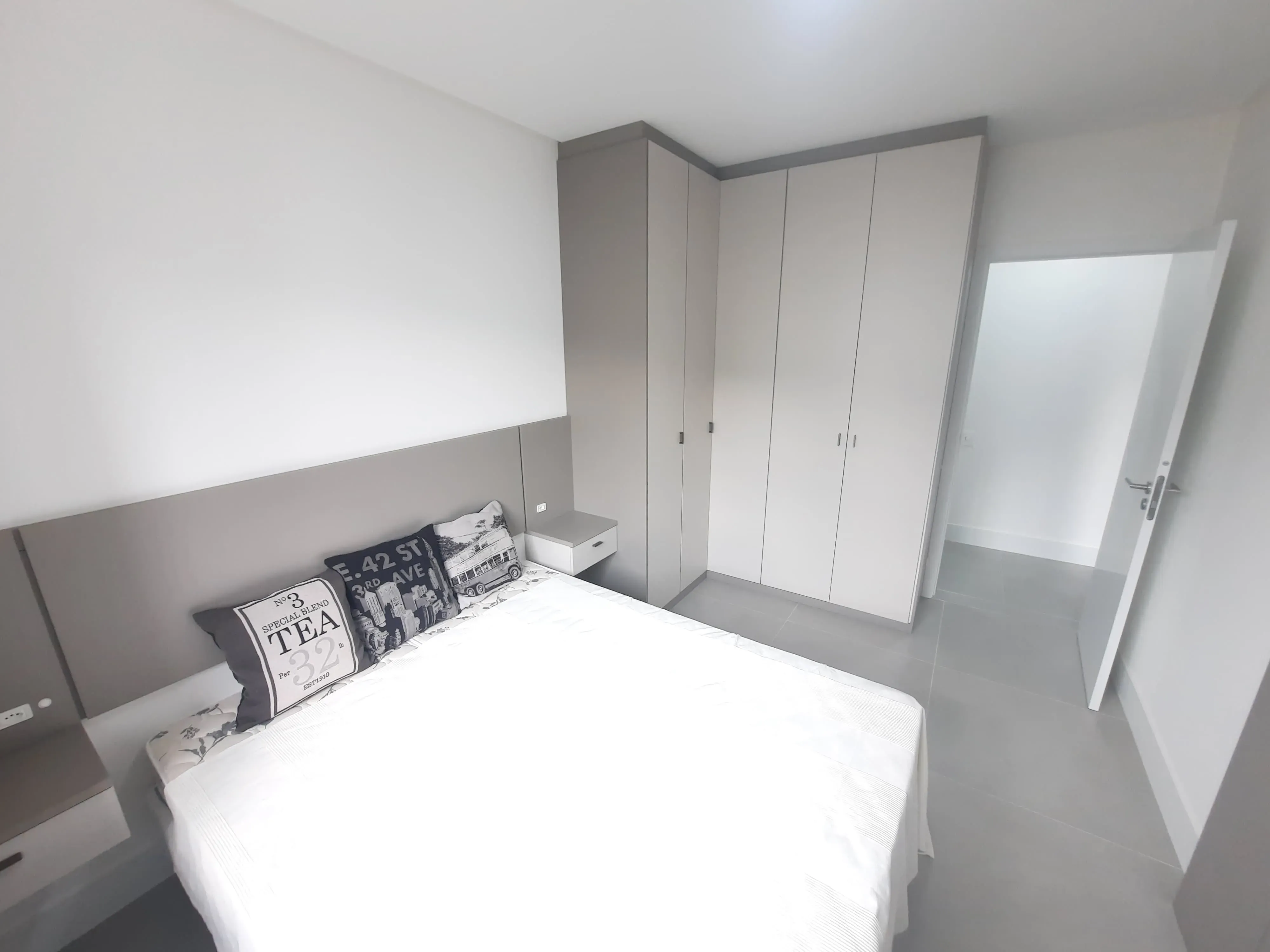 Apartamento com 1 dormitório e 1 vaga de garagem em Florianópolis/SC