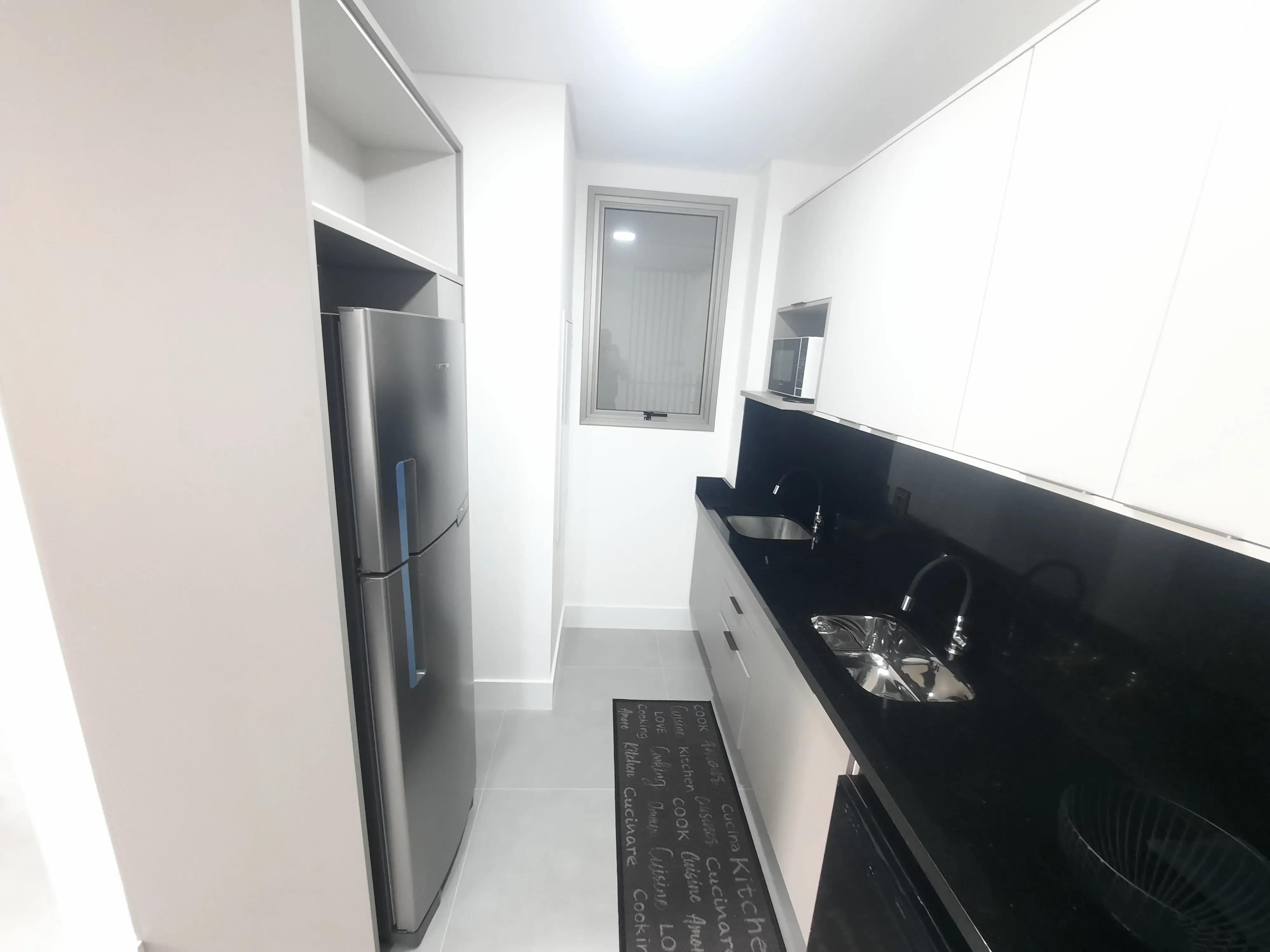 Apartamento com 1 dormitório e 1 vaga de garagem em Florianópolis/SC