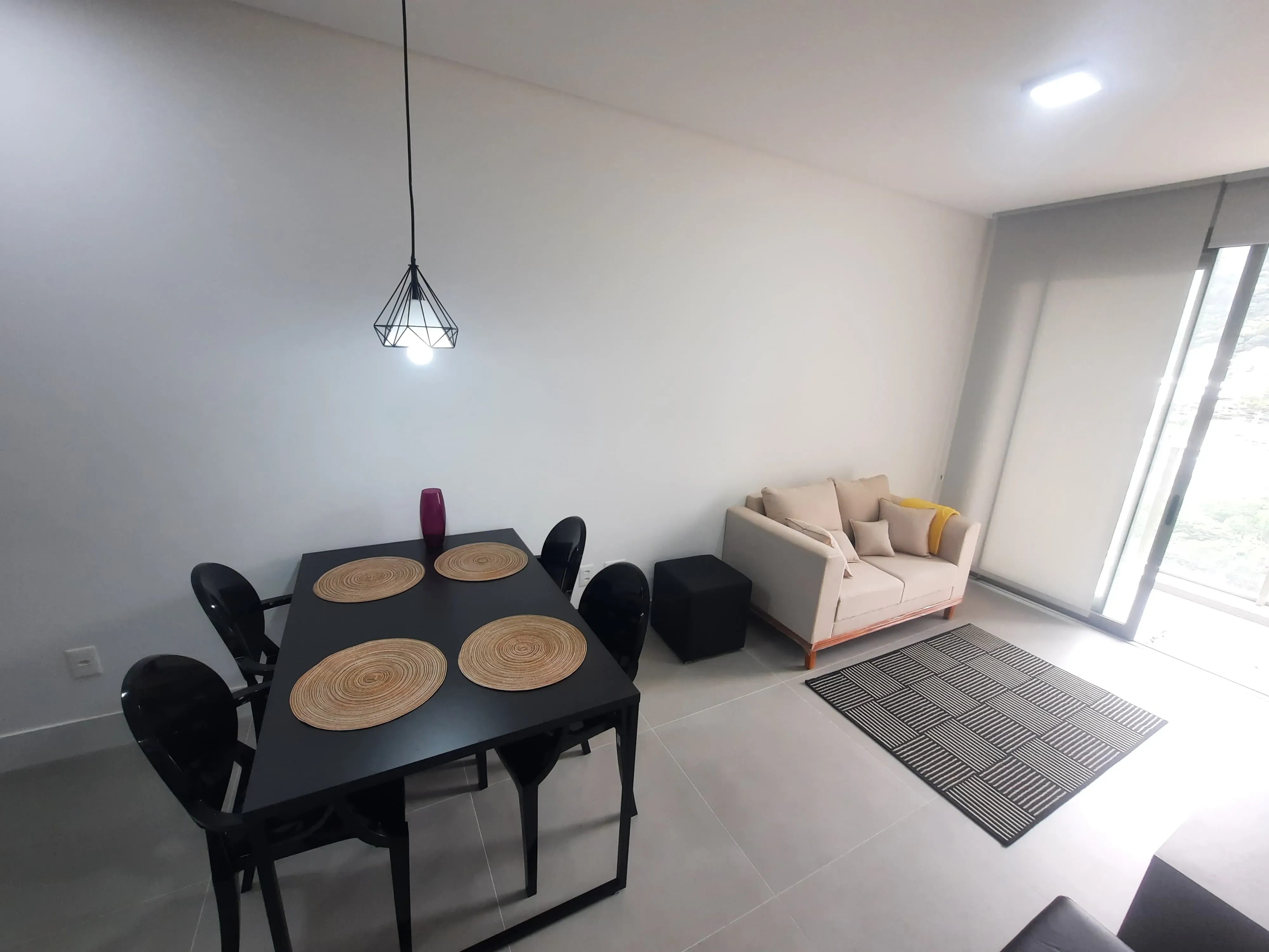 Apartamento com 1 dormitório e 1 vaga de garagem em Florianópolis/SC