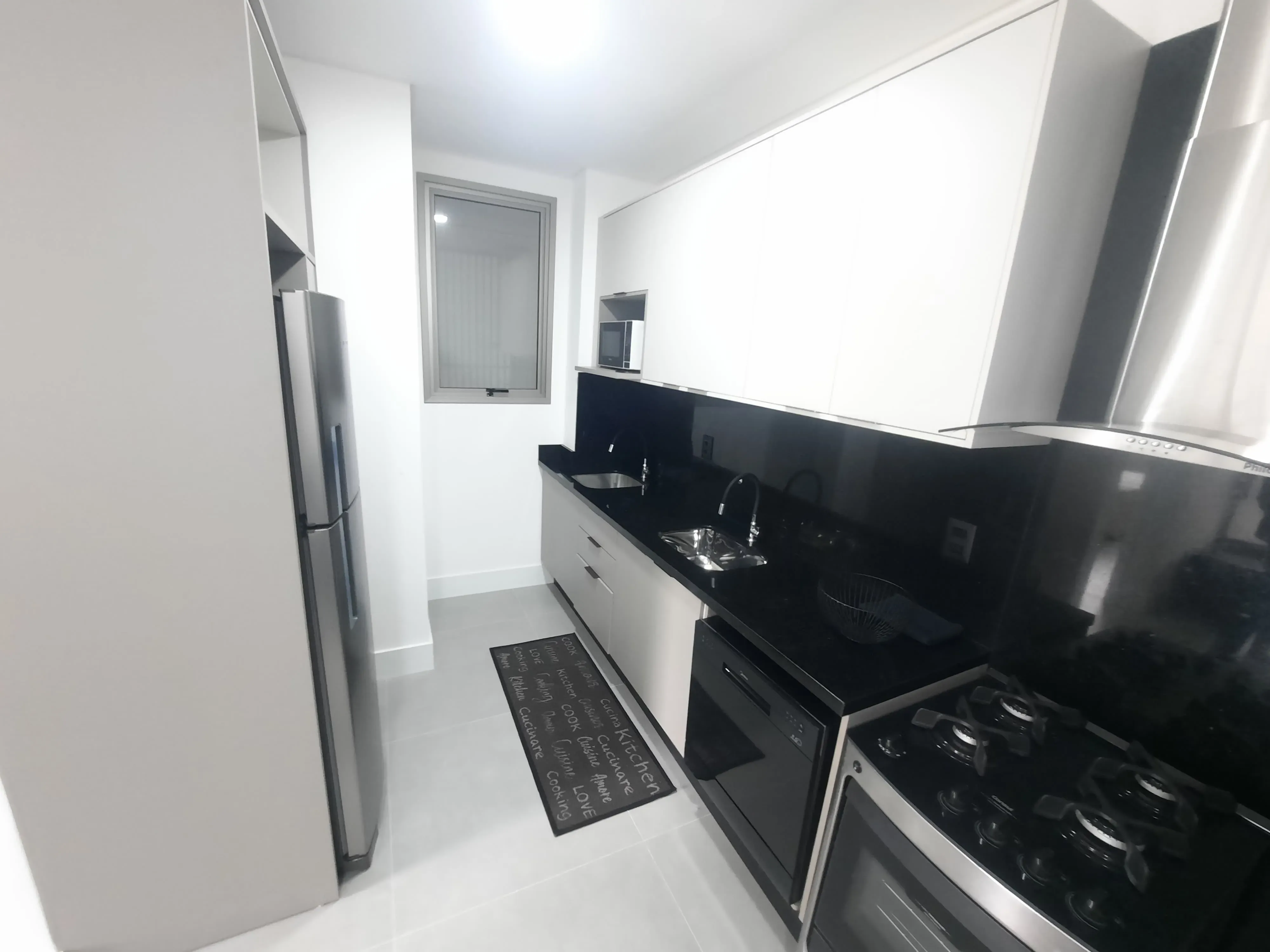 Apartamento com 1 dormitório e 1 vaga de garagem em Florianópolis/SC